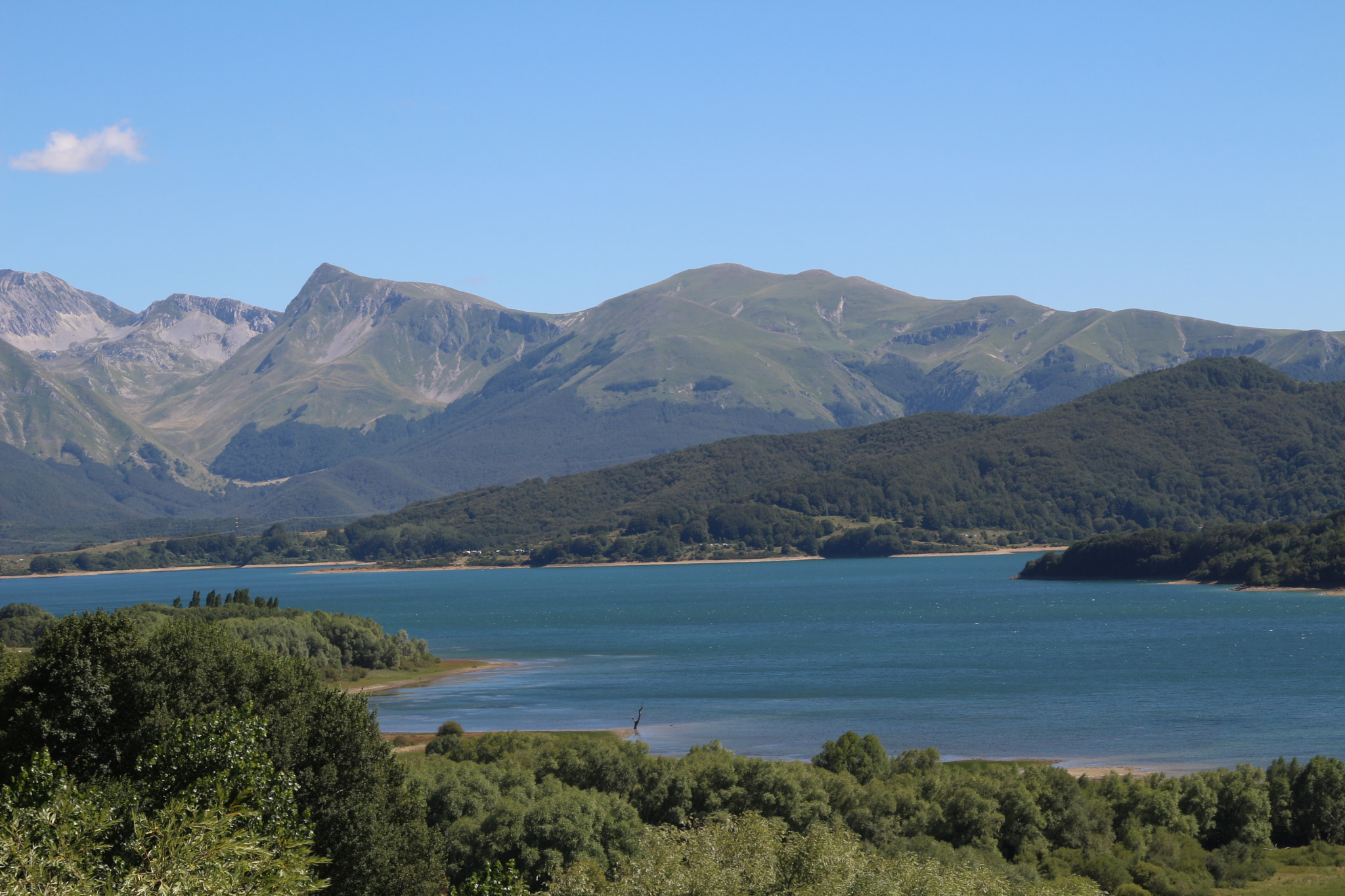 Sigma 18-200mm f/3.5-6.3 DC OS sample photo. Lago di campotosto photography