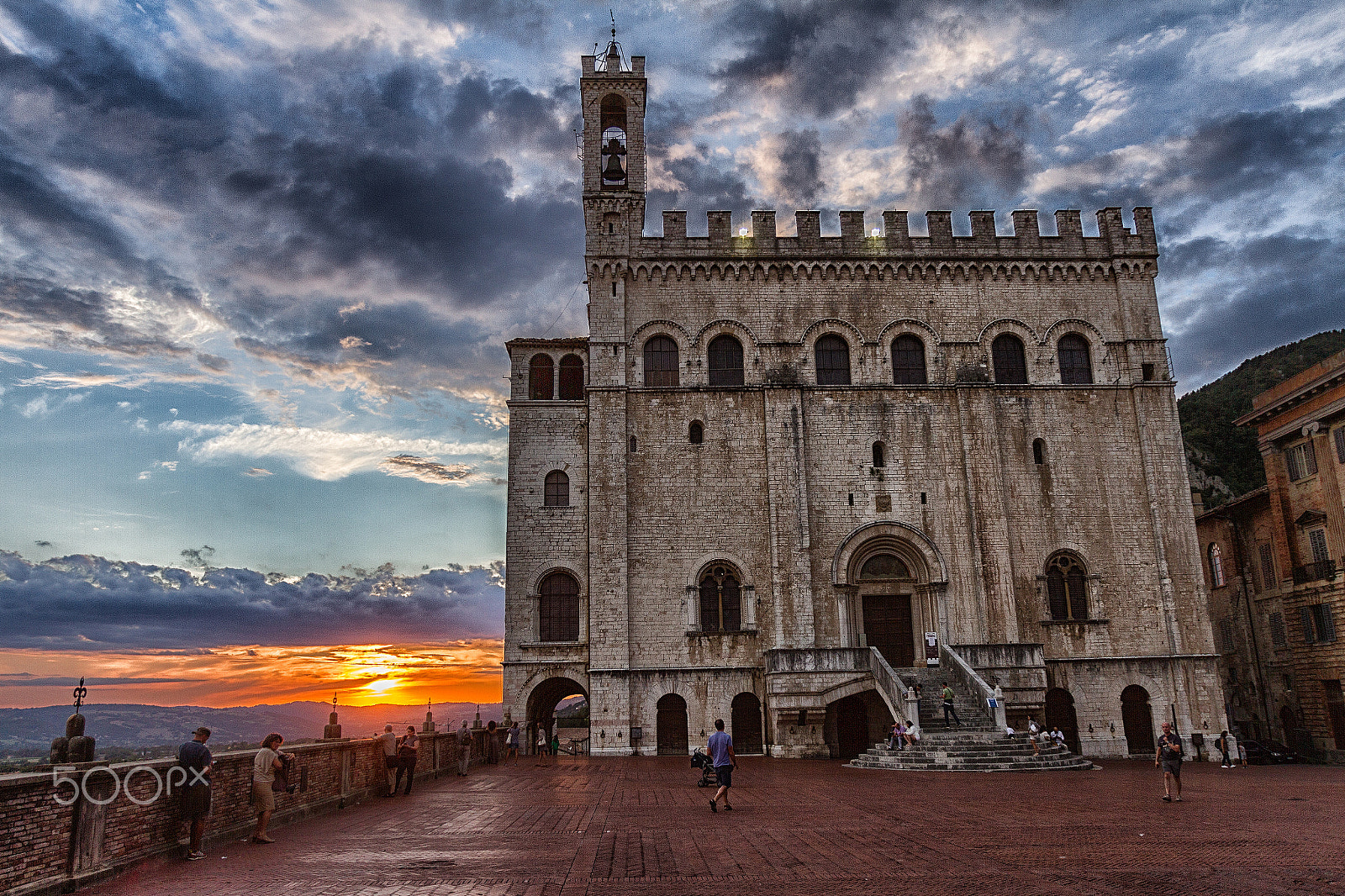 Canon EOS 7D + Canon EF 16-35mm F2.8L USM sample photo. Sunset in gubbio photography