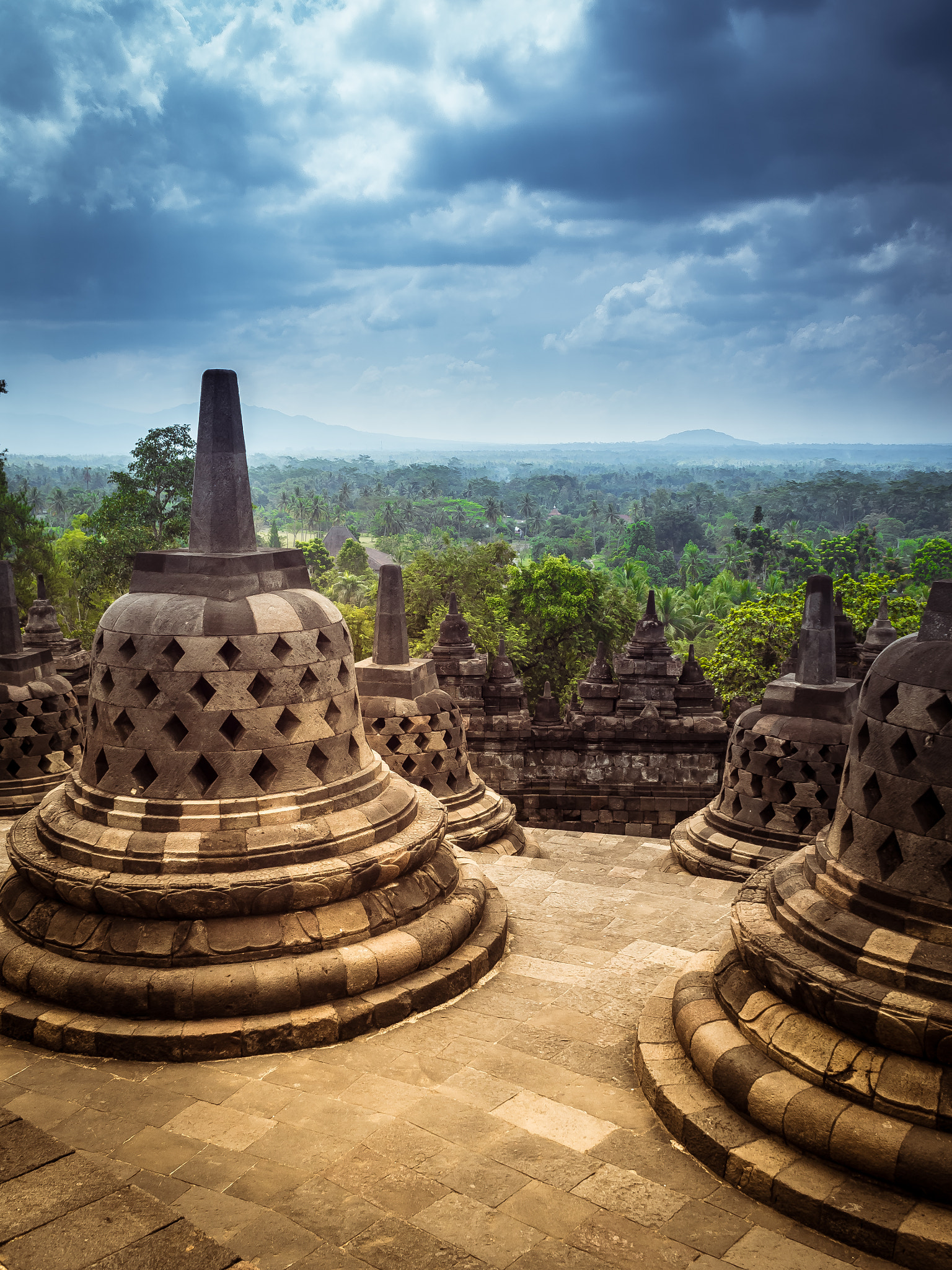 Olympus PEN E-P5 + Olympus M.Zuiko Digital 17mm F2.8 Pancake sample photo. Borobudur photography