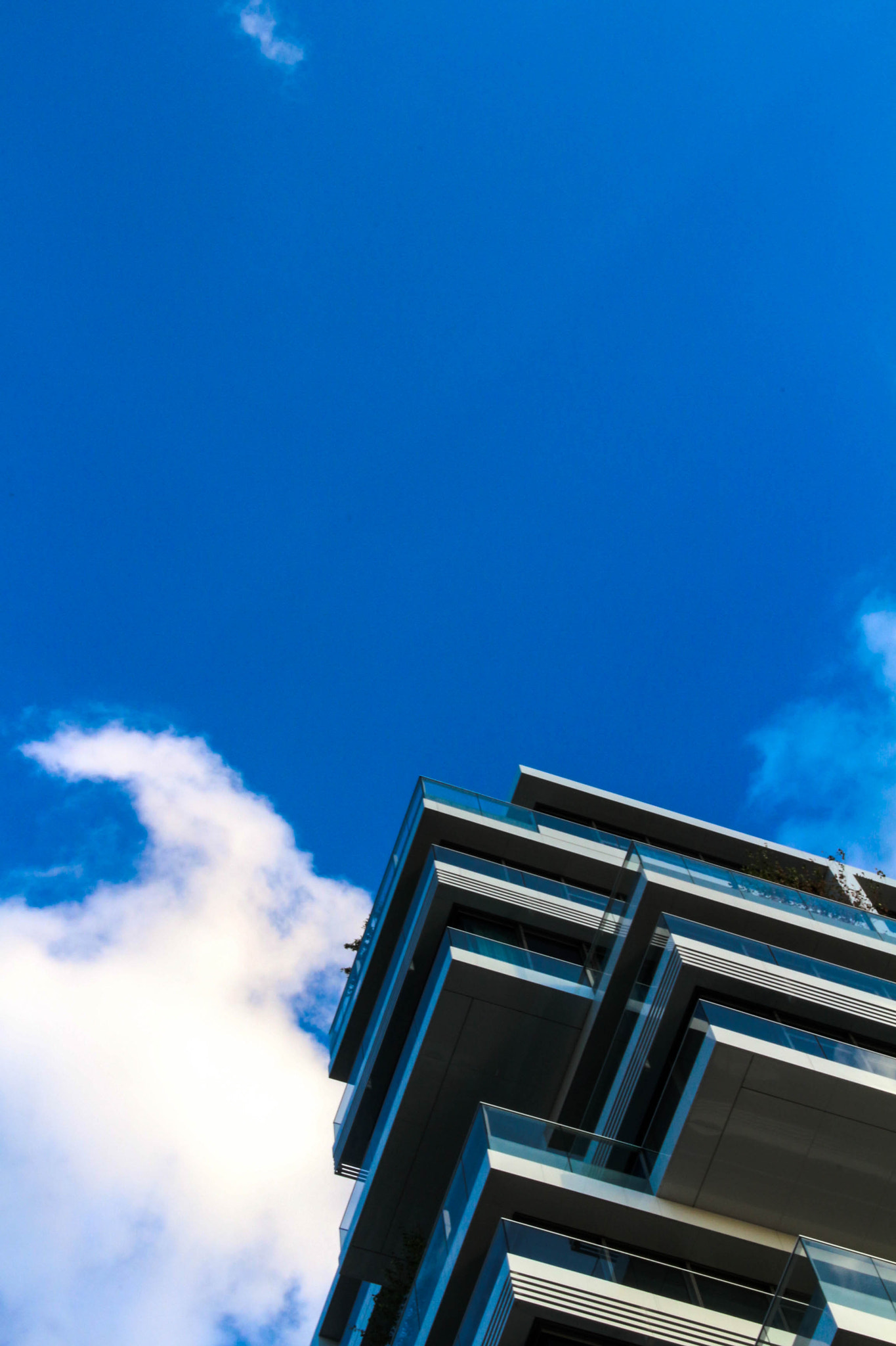 Sigma 18-200mm f/3.5-6.3 DC OS sample photo. Modern building in berlin photography