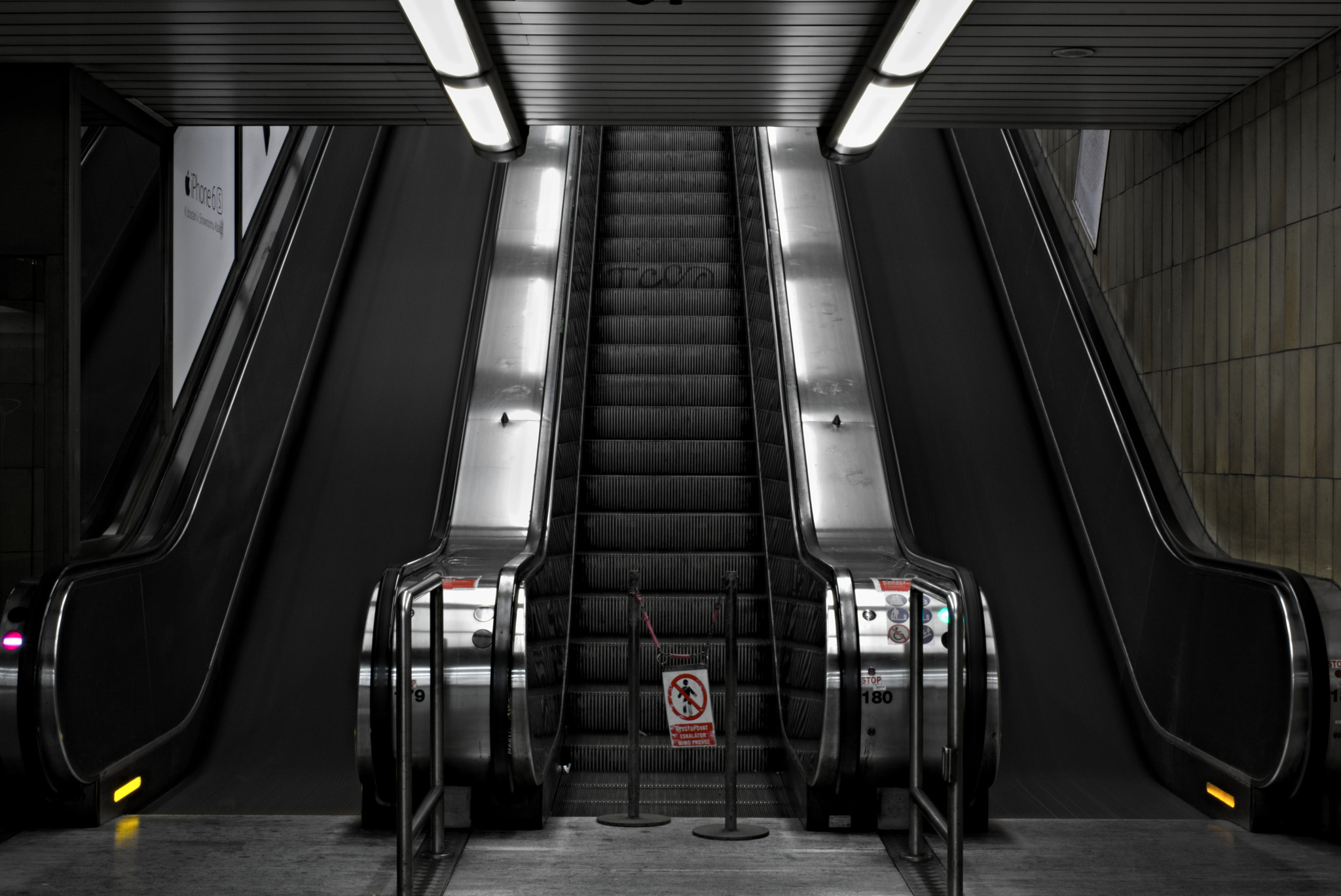 18.00 - 55.00 mm f/3.5 - 5.6 sample photo. City symetry photography
