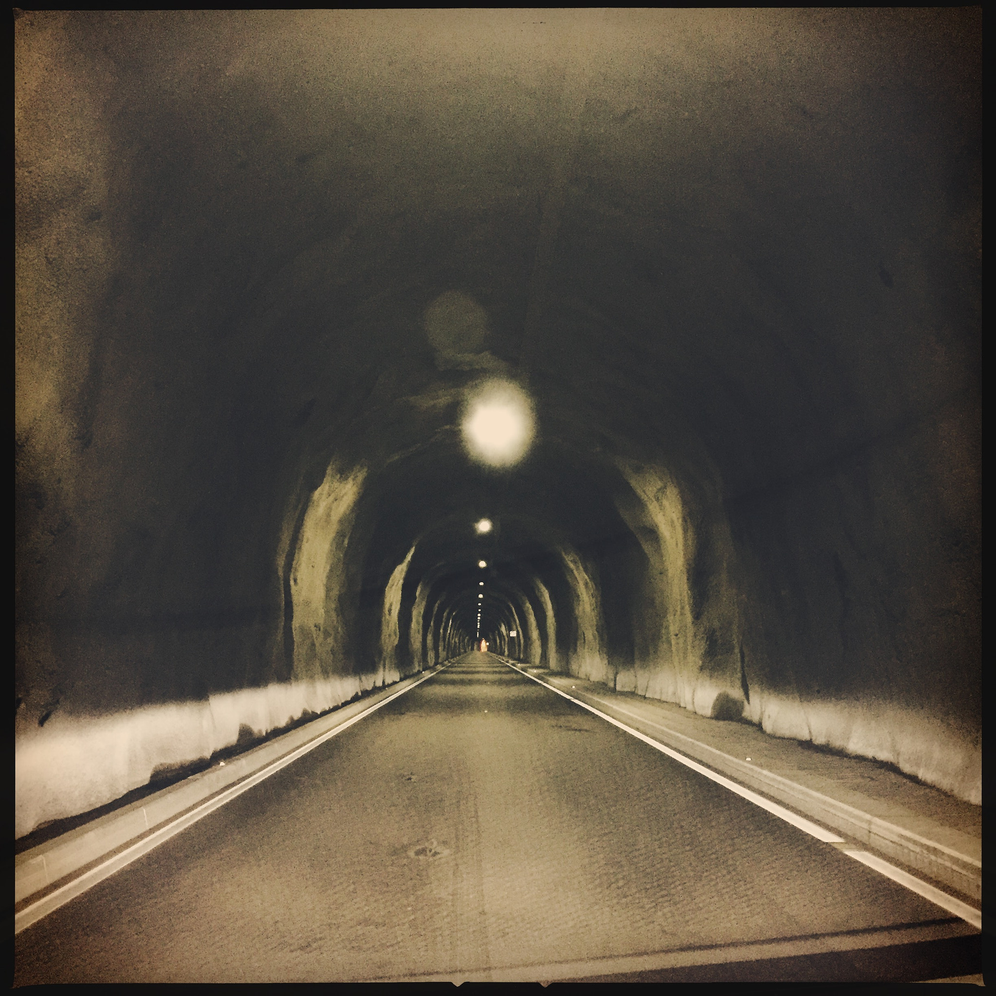 Hipstamatic 314 sample photo. Licht am ende des tunnels photography