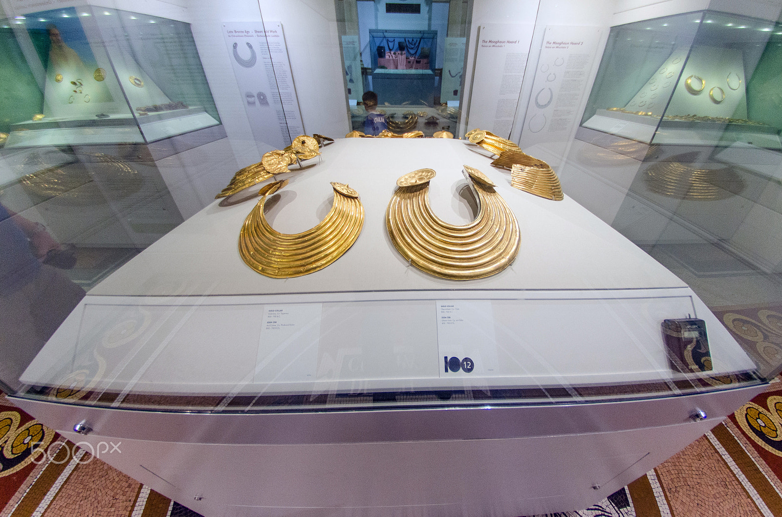 Nikon D7000 + Samyang 8mm F3.5 Aspherical IF MC Fisheye sample photo. Bronze age gold collars photography