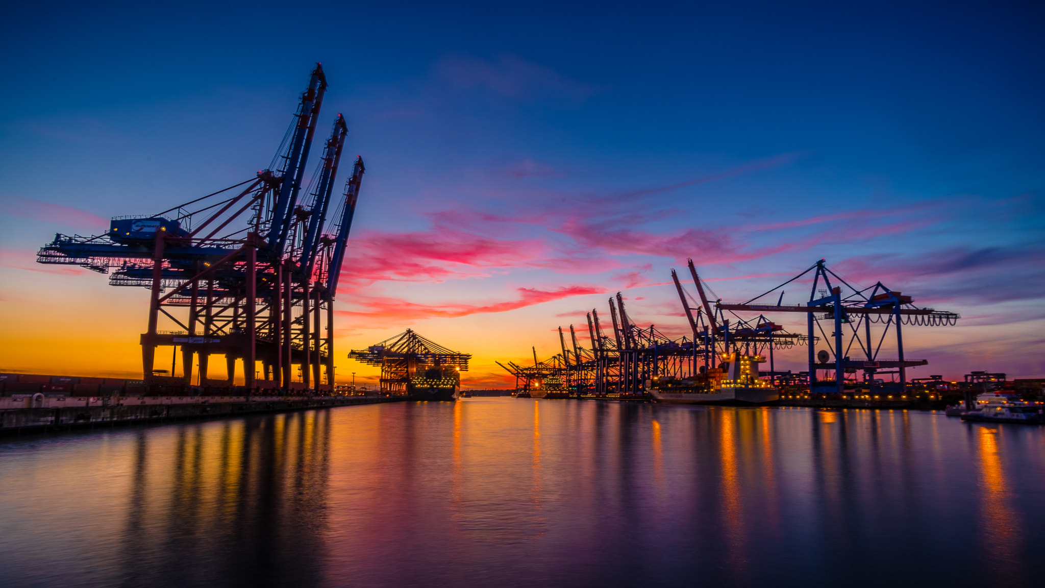 Sony a7 II + Minolta AF 17-35mm F2.8-4 (D) sample photo. Bloody sunset photography