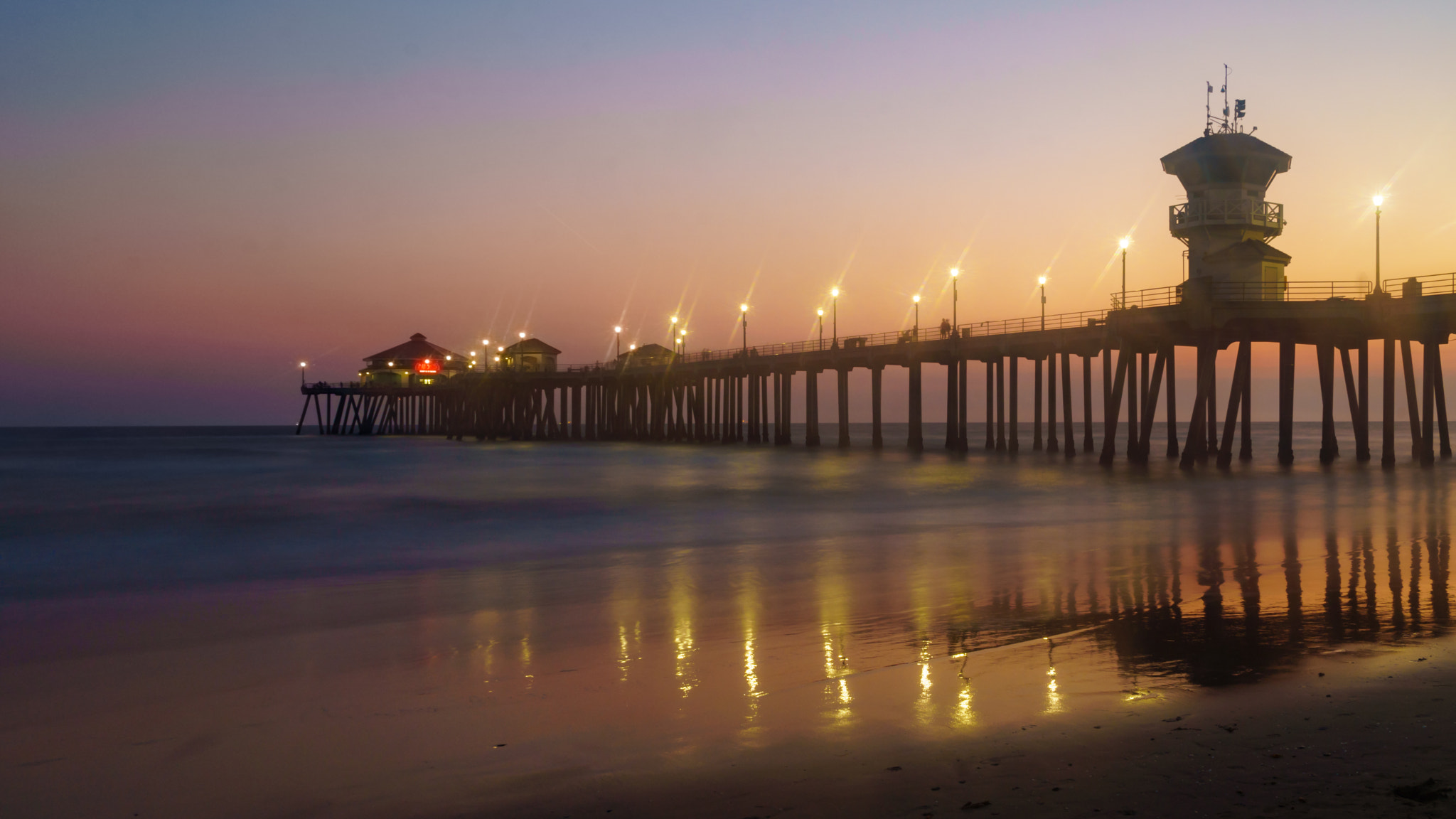 Sony E 18-200mm F3.5-6.3 OSS sample photo. Huntington beach pier afterglow photography