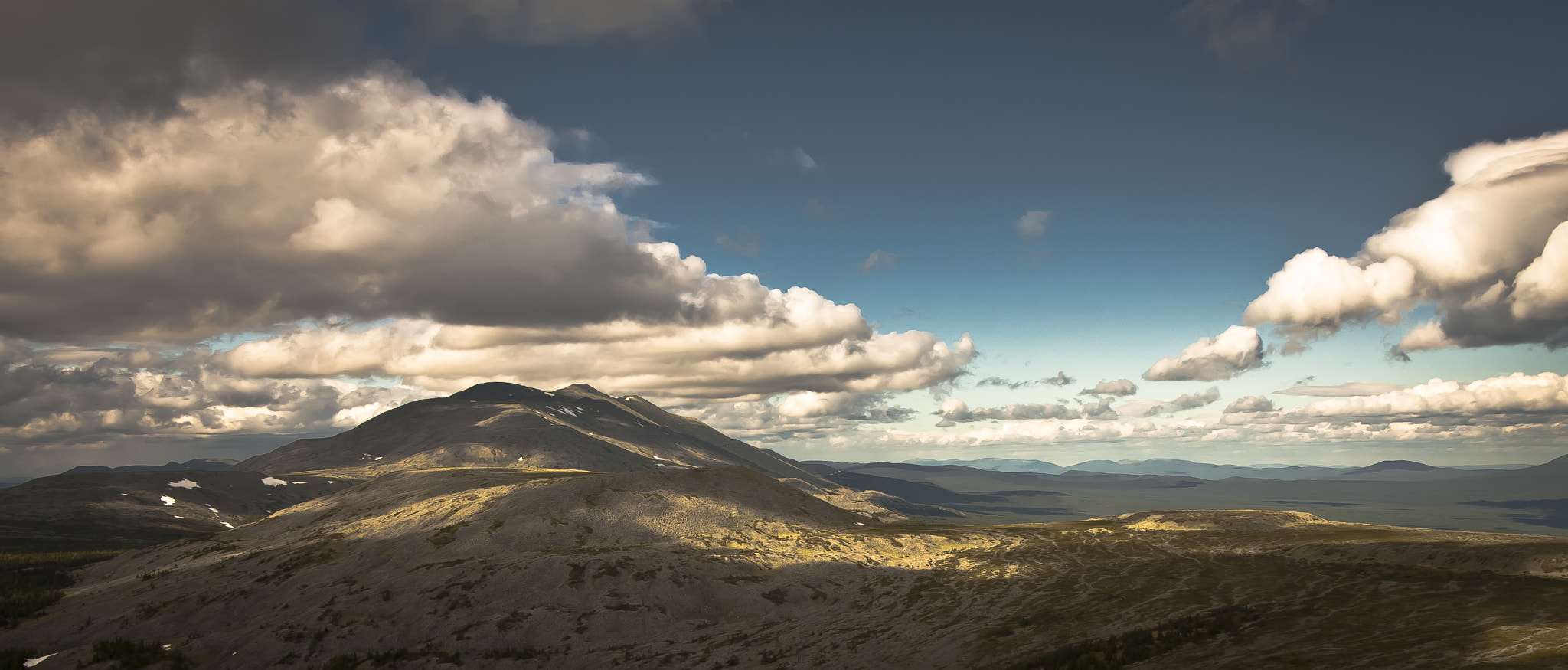 Canon EOS 40D + Sigma 20mm EX f/1.8 sample photo. Above the crest of the times photography