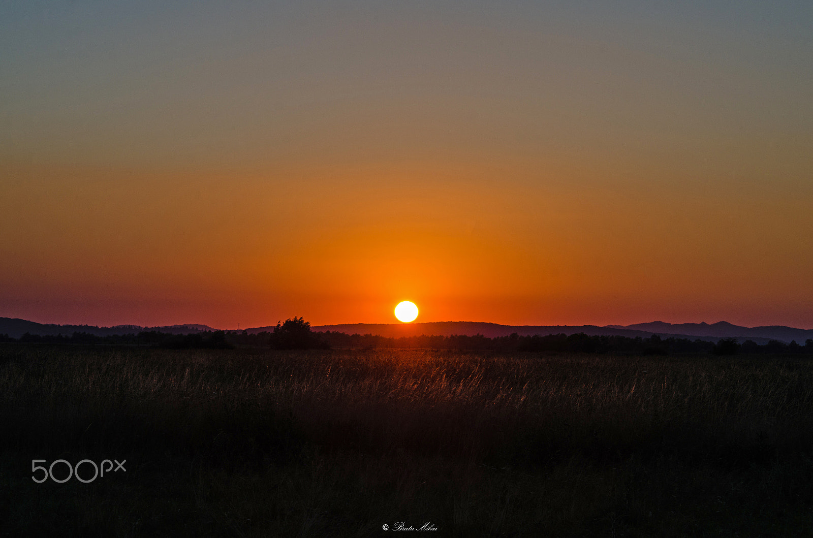 Nikon D7000 + AF Nikkor 70-210mm f/4-5.6 sample photo. Gound line sunset photography