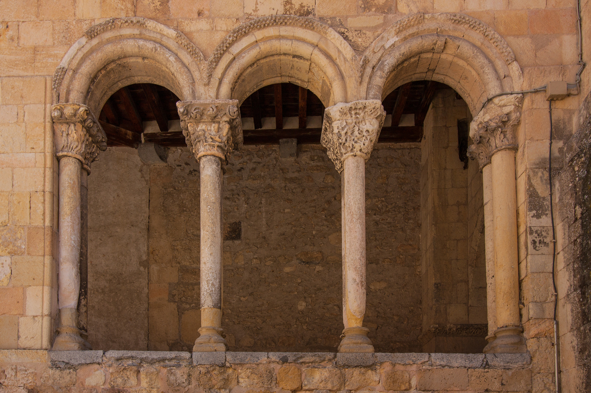Canon EOS 450D (EOS Rebel XSi / EOS Kiss X2) sample photo. The arch windows of st martin photography