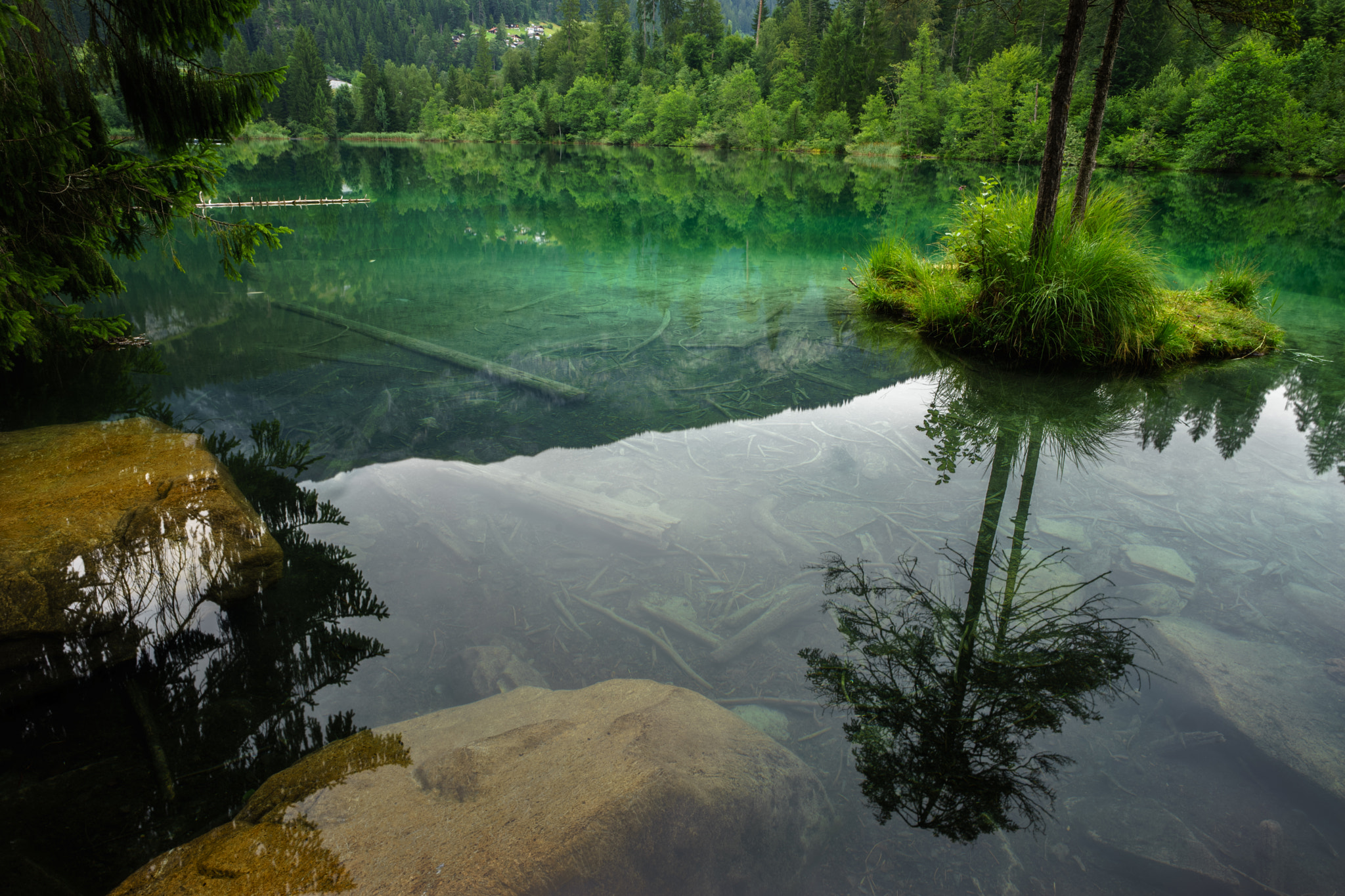 E 21mm F2.8 sample photo. Below the surface photography