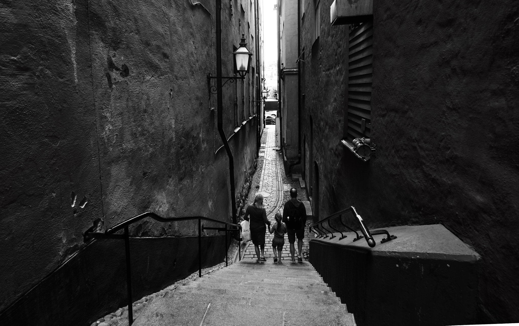 Panasonic Lumix DMC-GX8 sample photo. The red lane photography