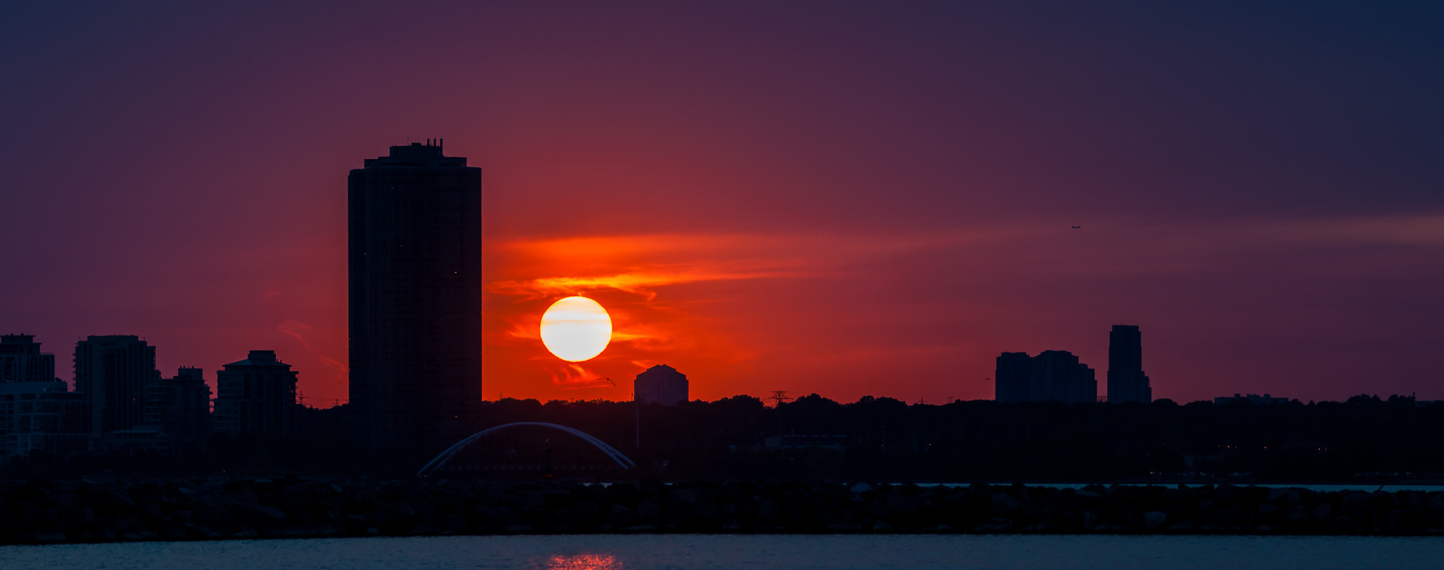Sony Alpha DSLR-A700 + Sony 70-300mm F4.5-5.6 G SSM sample photo. This is a stitched panorama of a sunset in toronto ... photography