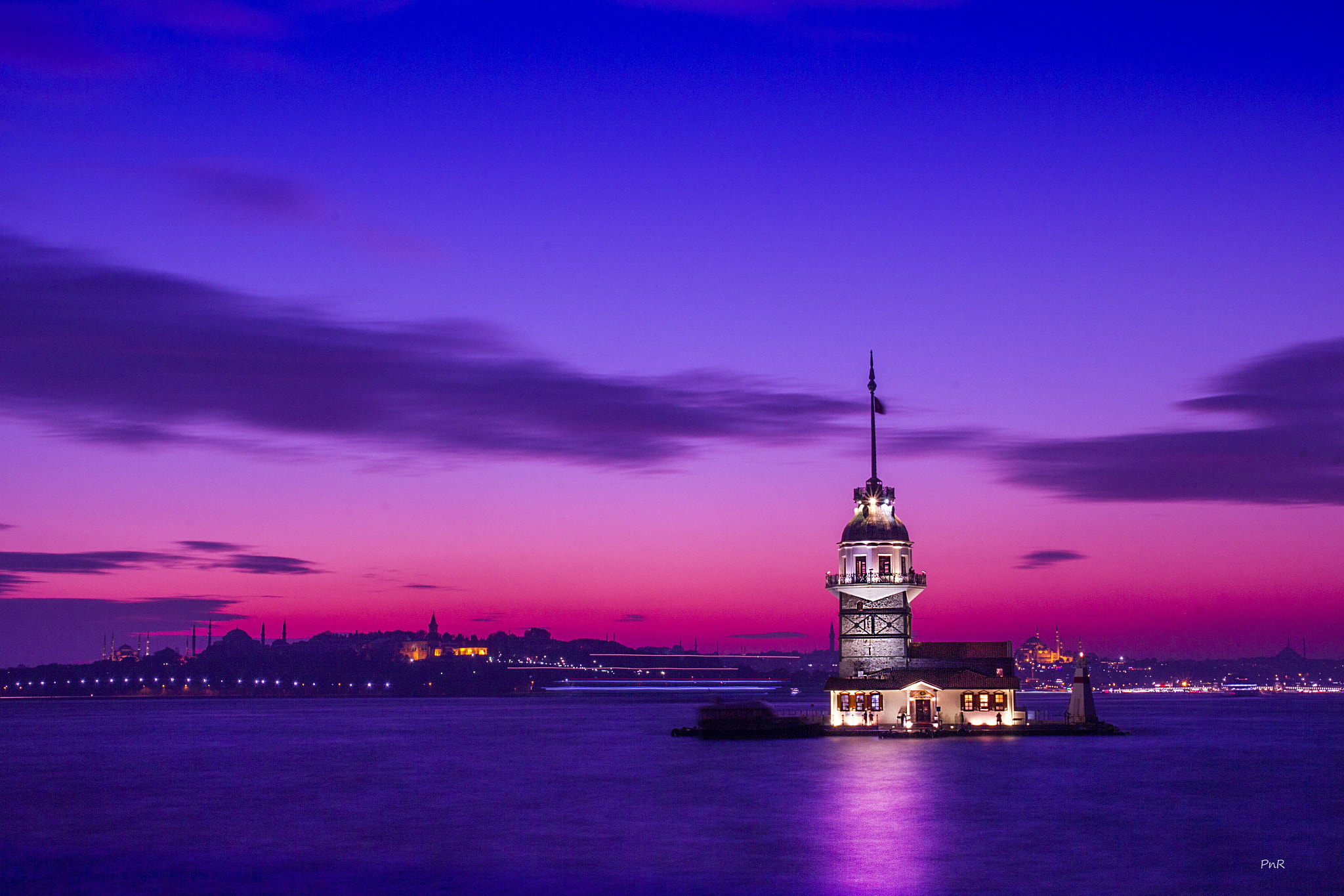Canon EOS 550D (EOS Rebel T2i / EOS Kiss X4) sample photo. Maiden's tower photography