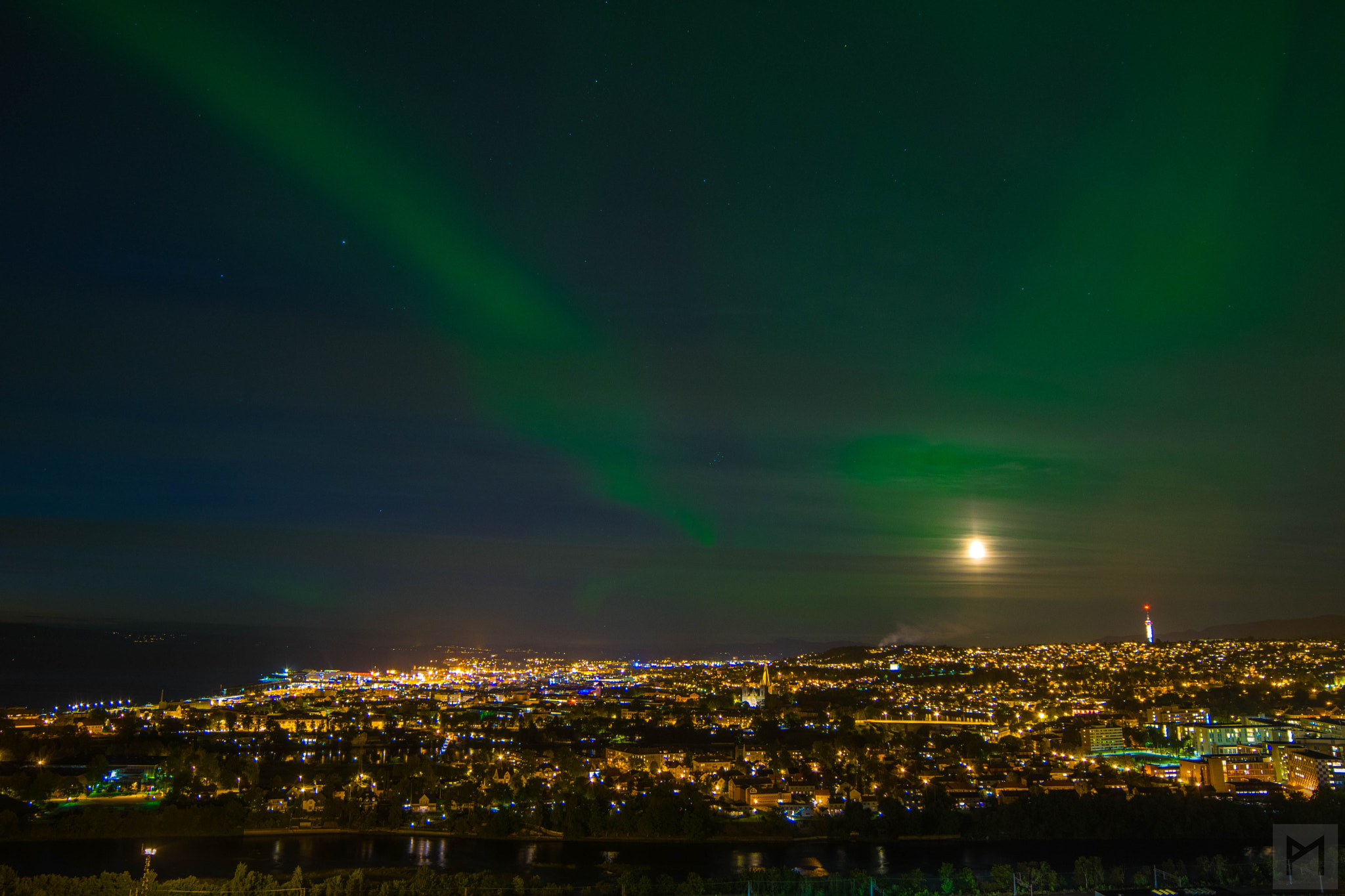 Samyang 14mm F2.8 ED AS IF UMC sample photo. Northern lights above trondheim photography