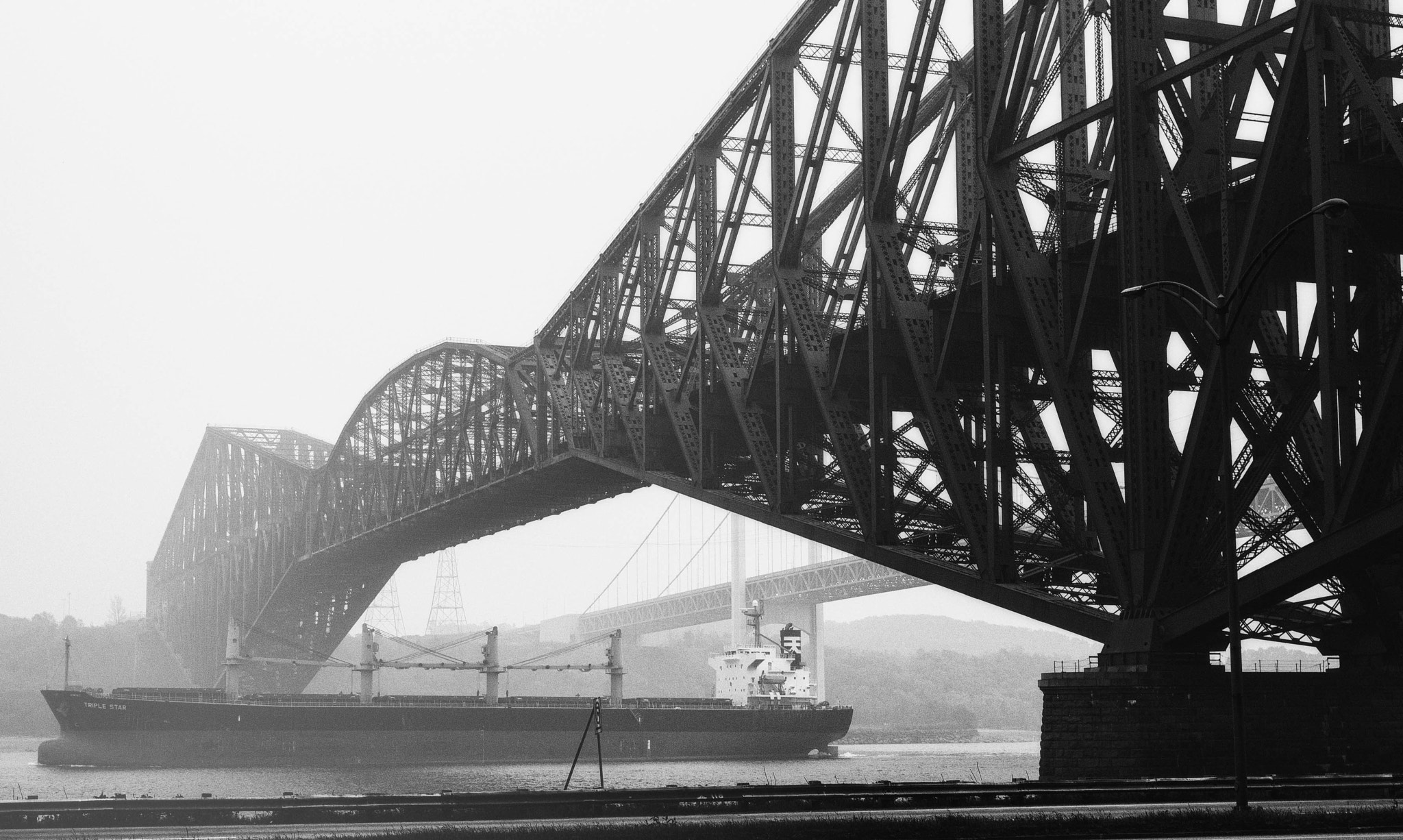 Summicron-M 35mm f/2 (IV) sample photo. Quebec bridge photography