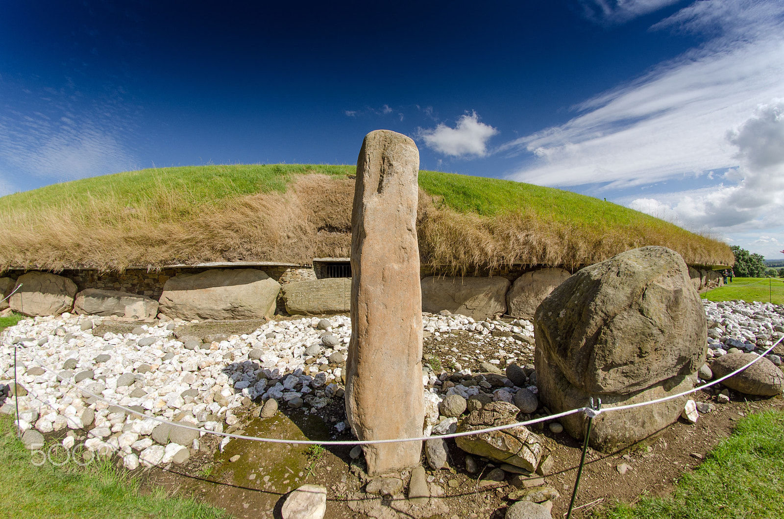 Nikon D7000 + Samyang 8mm F3.5 Aspherical IF MC Fisheye sample photo. Sandstone pillar at knowth photography