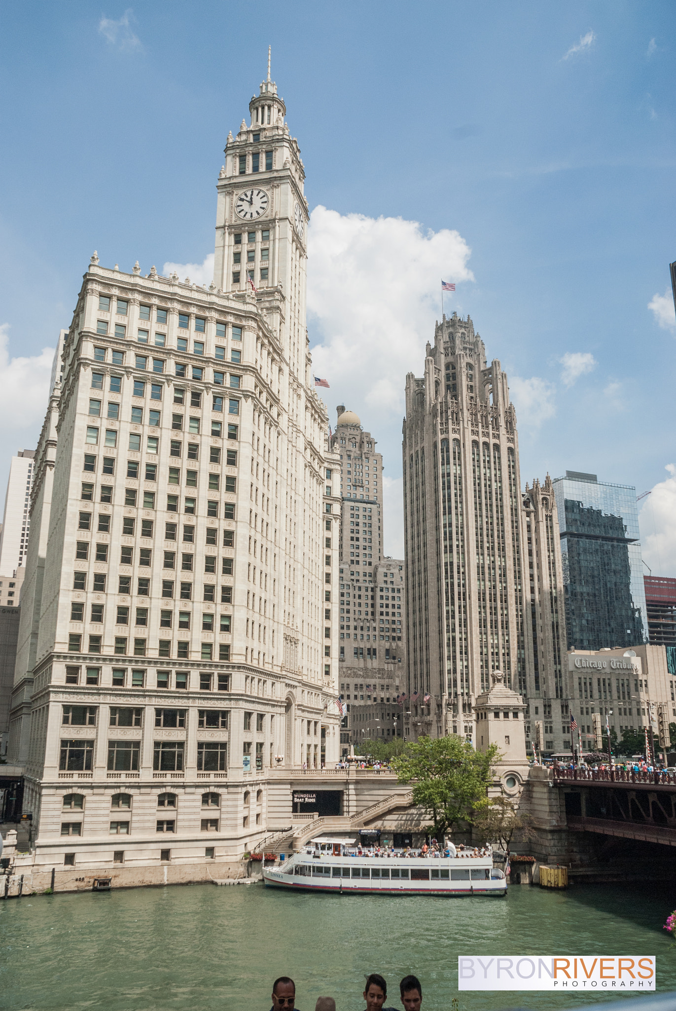 Nikon D200 + Sigma 18-125mm F3.8-5.6 DC HSM sample photo. Wrigley and tribune on the chicago river photography