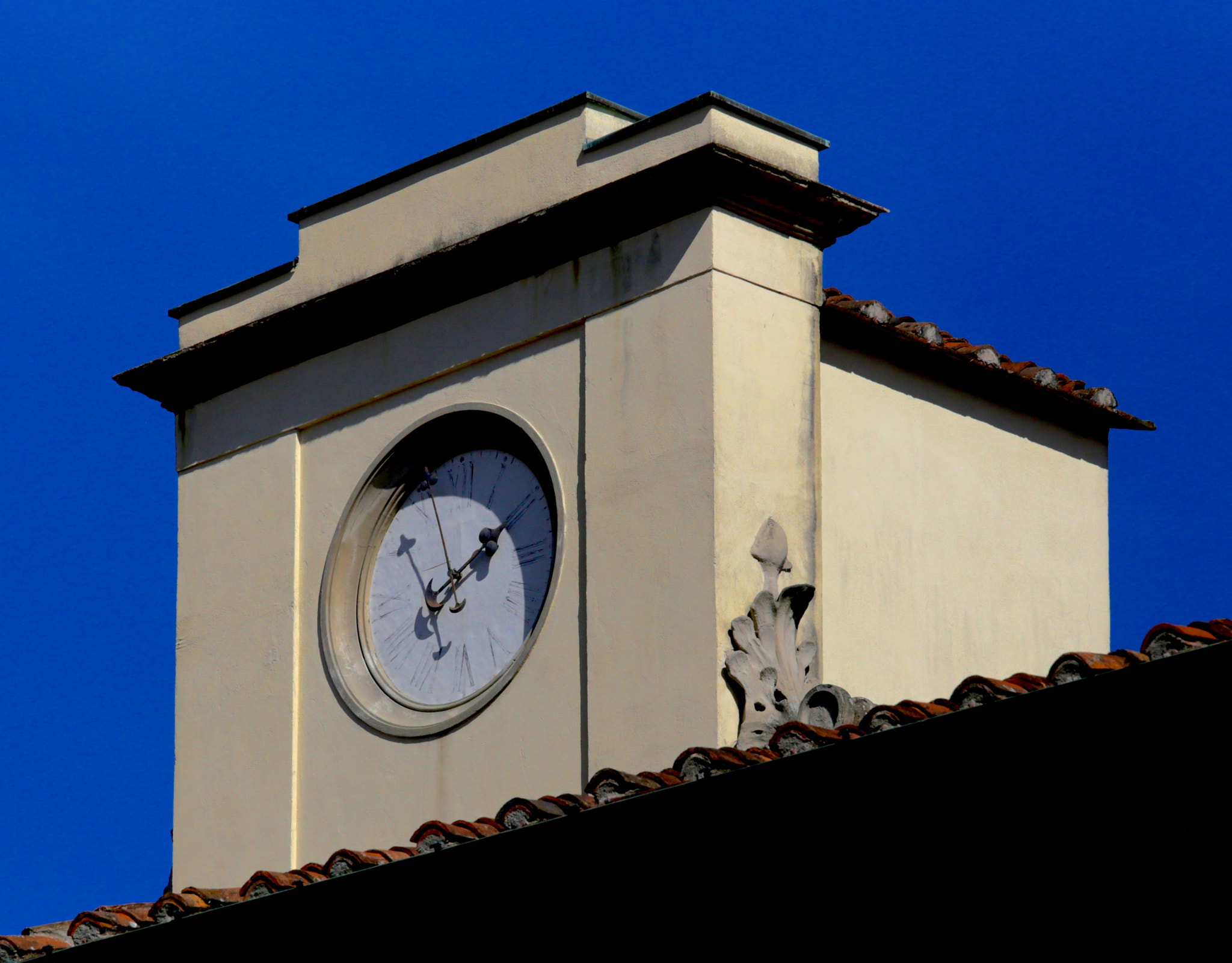 Canon EF 70-200mm F4L IS USM sample photo. Clock on the top  photography
