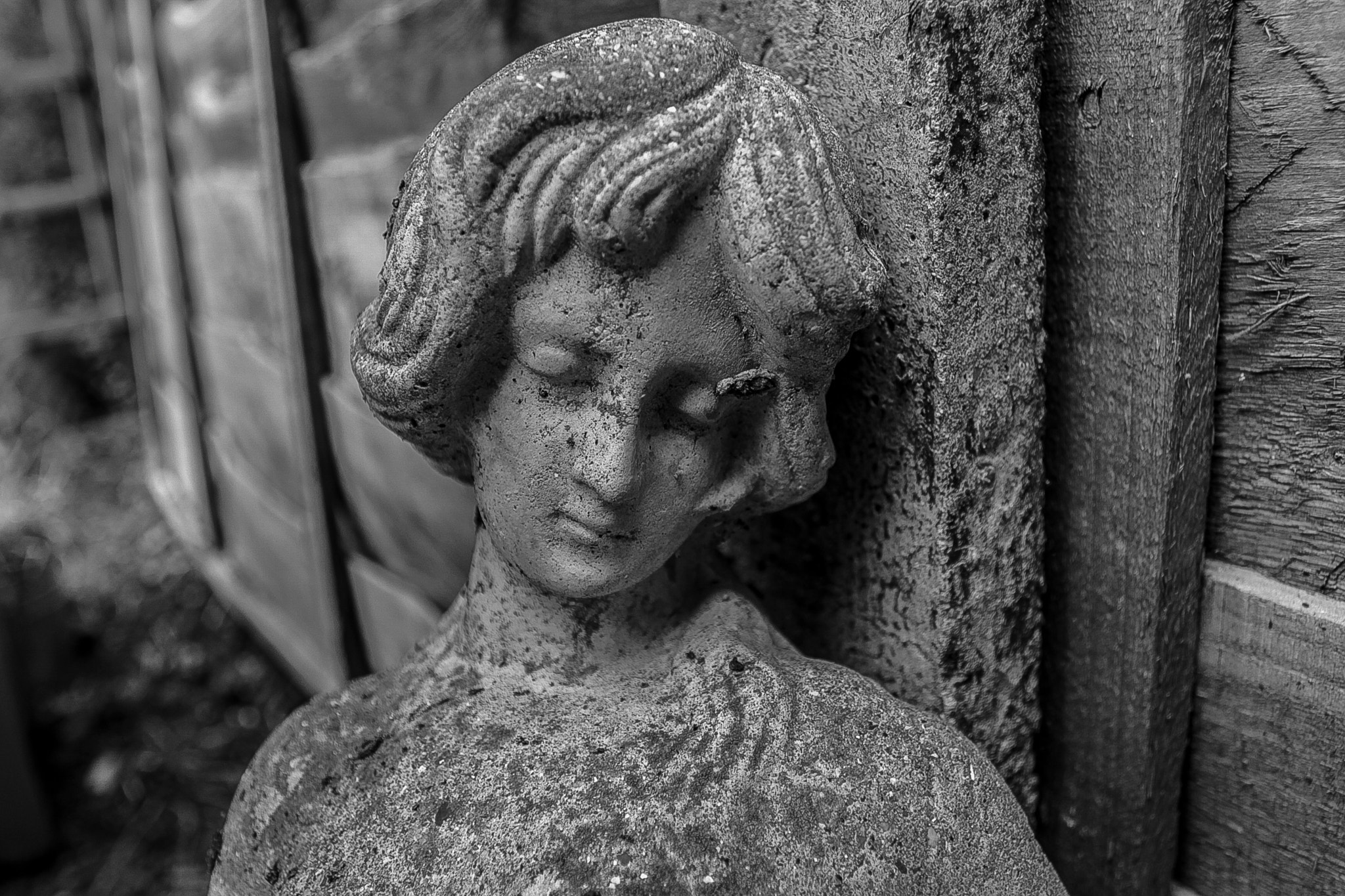 Canon EOS 700D (EOS Rebel T5i / EOS Kiss X7i) + Canon EF 17-40mm F4L USM sample photo. Stone woman photography
