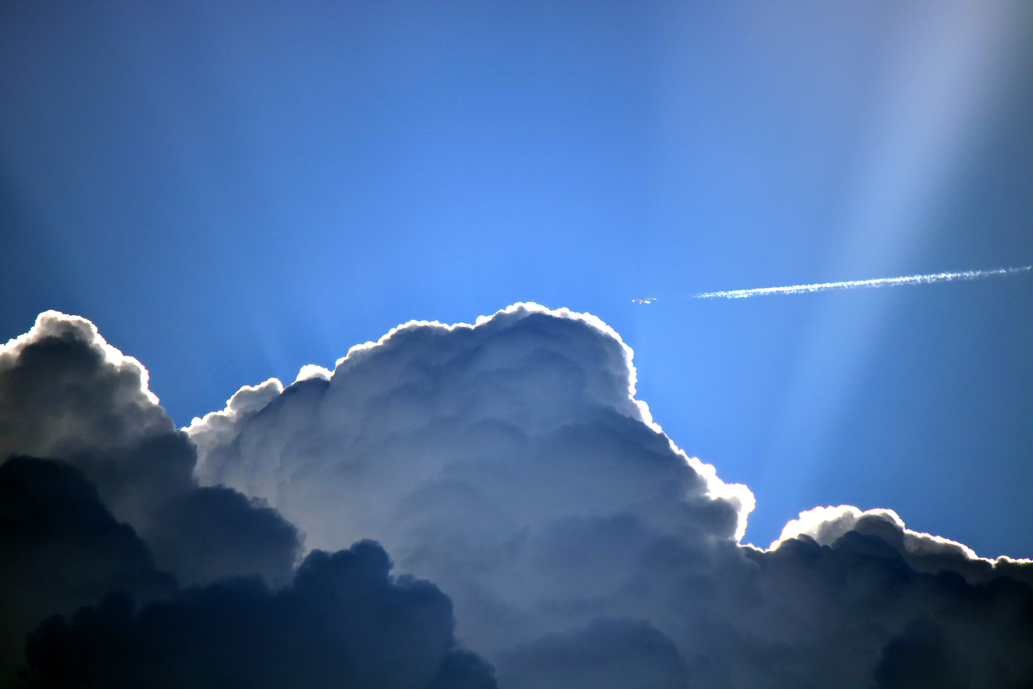 Canon EF-S 55-250mm F4-5.6 IS sample photo. Cloud and plane photography