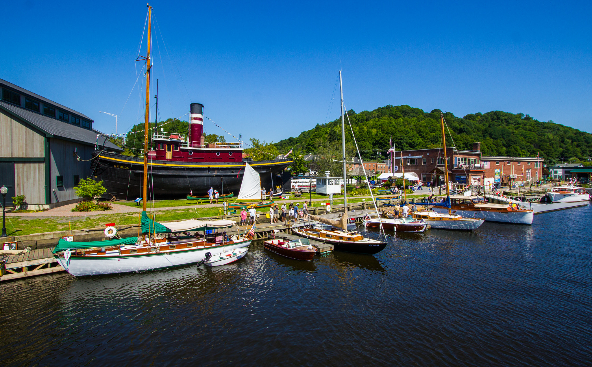 Canon EF-S 10-22mm F3.5-4.5 USM sample photo. Boats on display photography