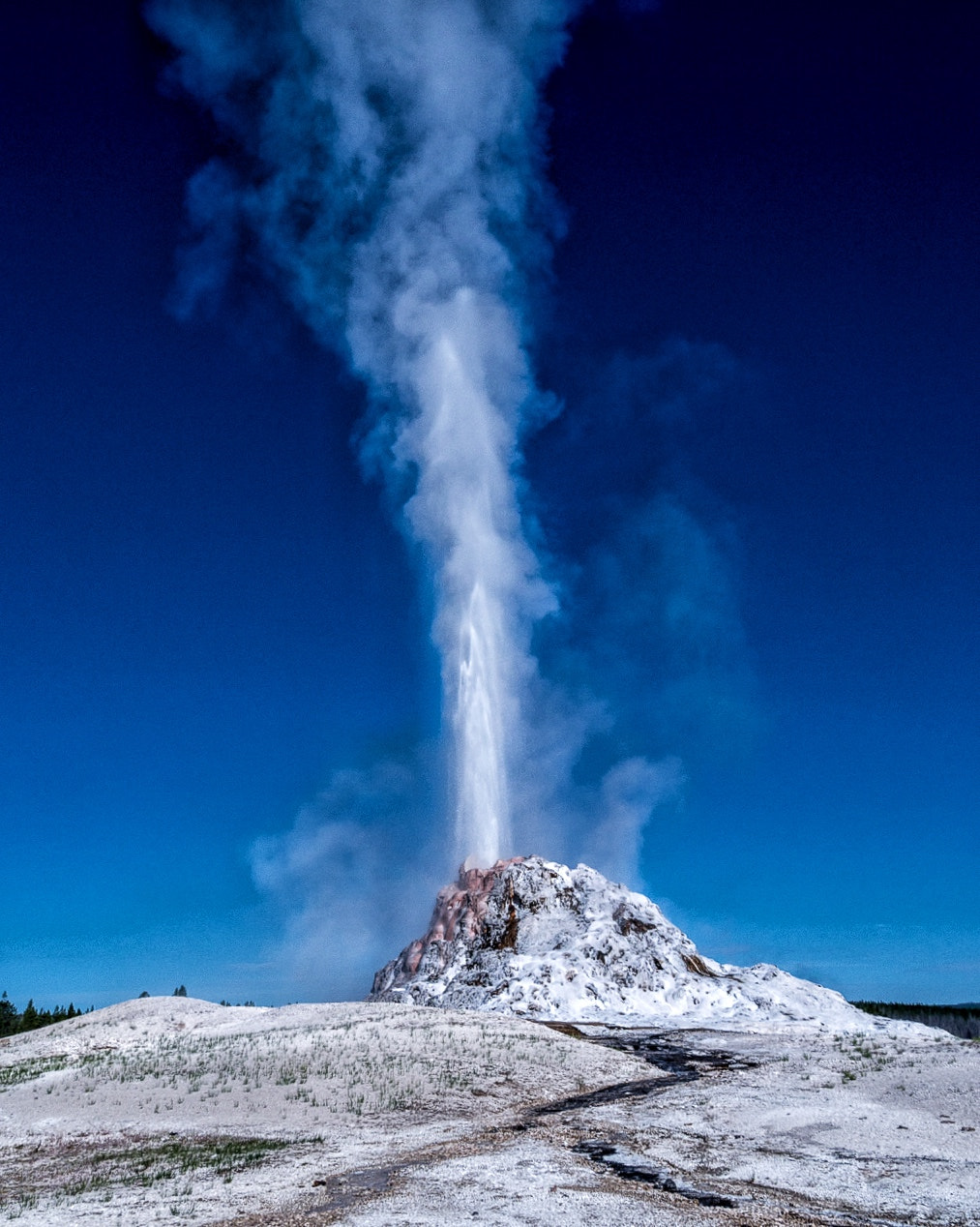 Panasonic Lumix DMC-GH2 sample photo. "geyser erupts" photography