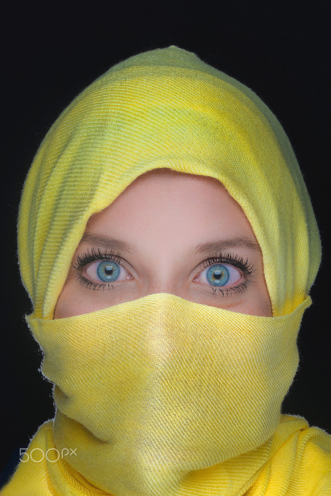 Nikon D800 sample photo. The face is yellow  photography