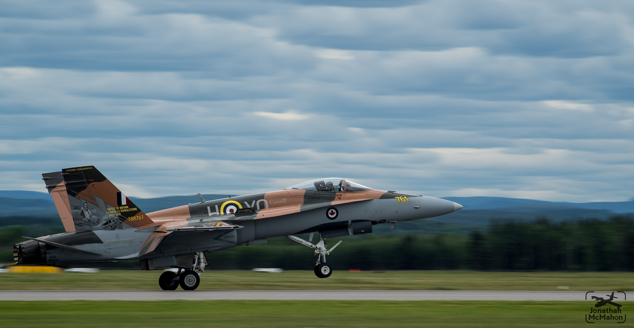 Pentax K-50 + Sigma sample photo. Cf18 take-off photography