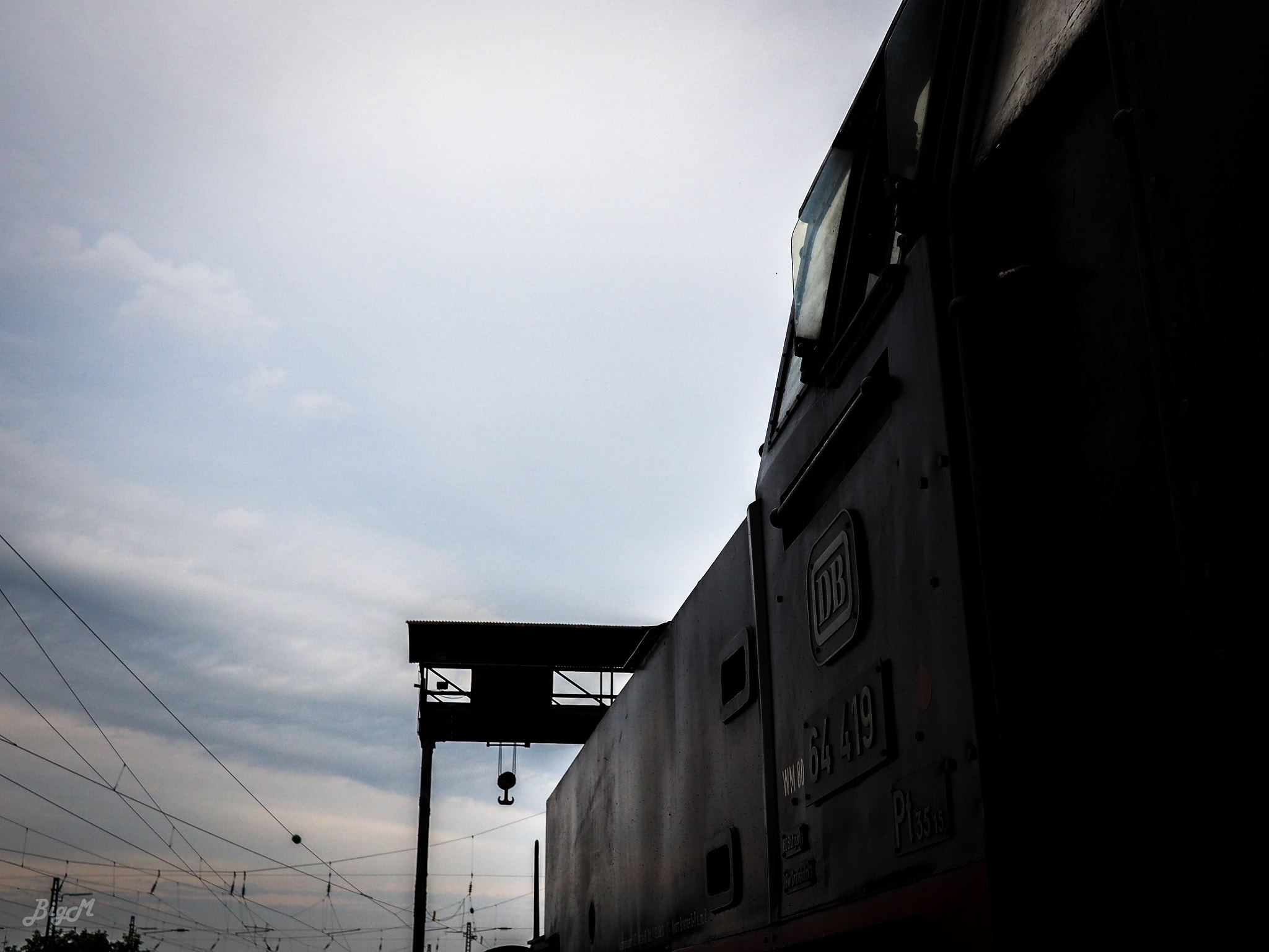 Olympus OM-D E-M10 II + LUMIX G 20/F1.7 II sample photo. Railway romantic photography