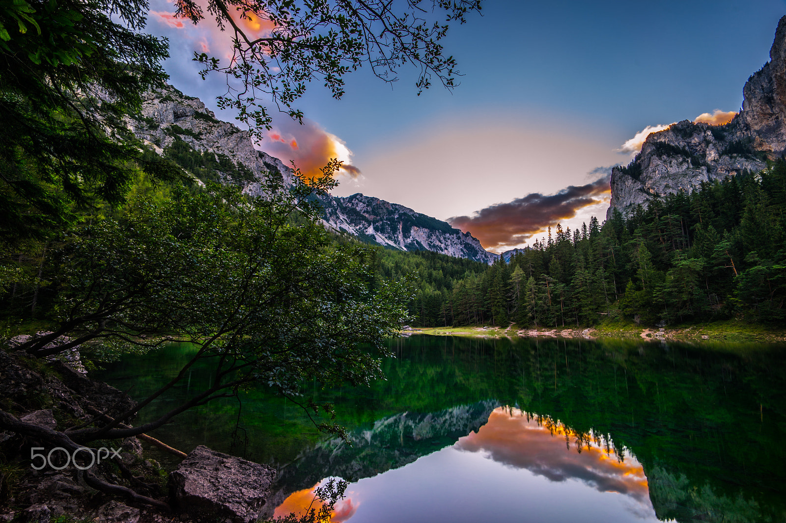 Voigtlander SUPER WIDE-HELIAR 15mm F4.5 III sample photo. Sunset at green lake photography