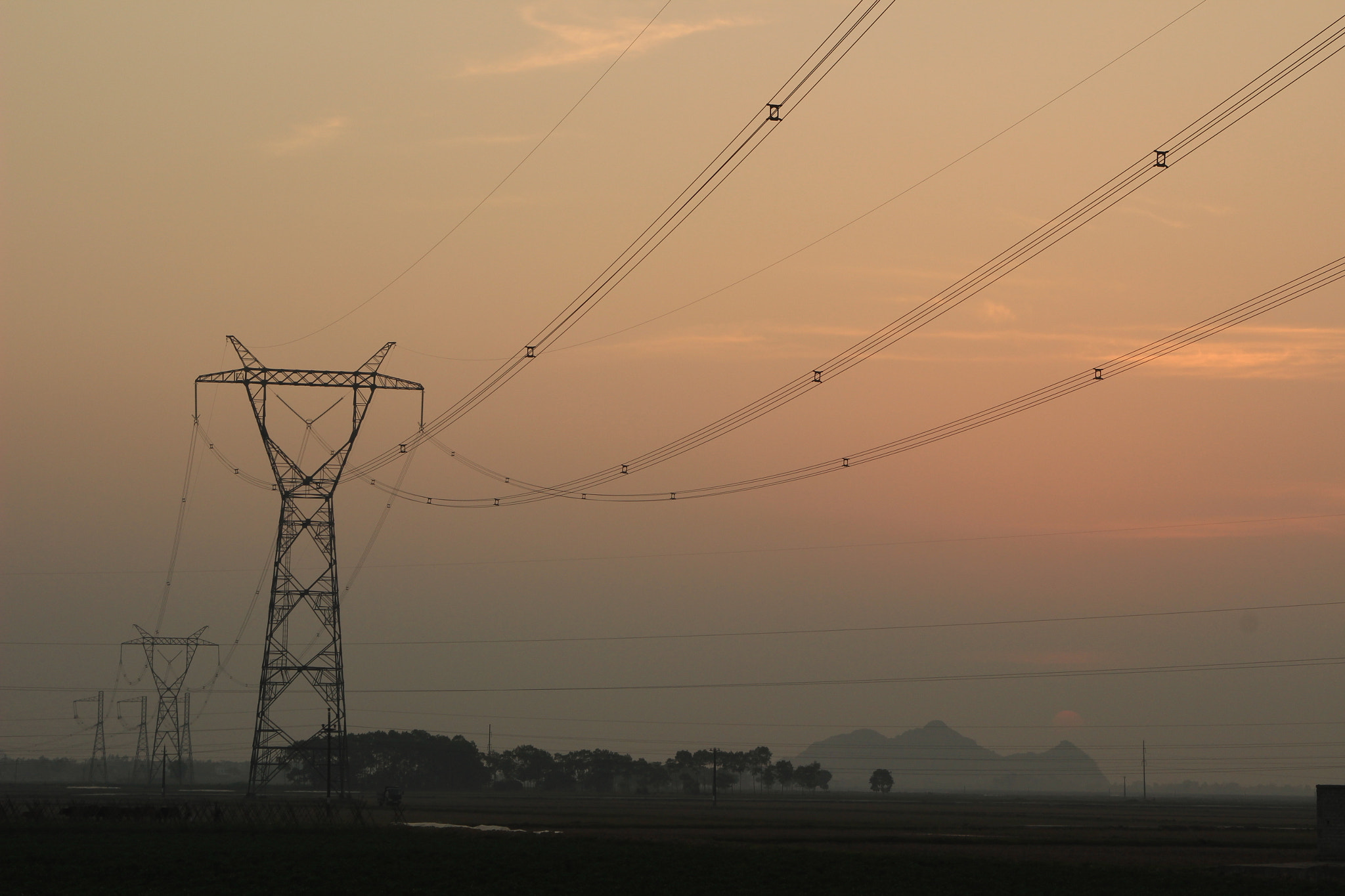 Canon EOS 600D (Rebel EOS T3i / EOS Kiss X5) sample photo. Shape in the sunset photography