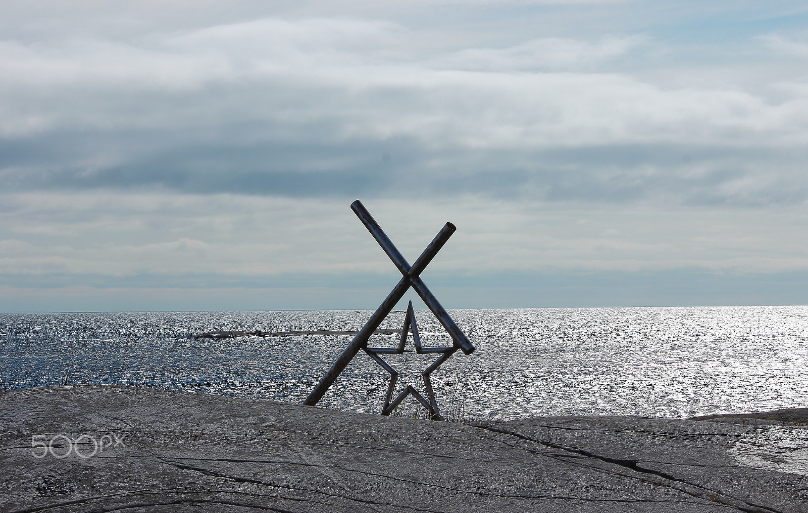 Sigma 70-300mm F4-5.6 APO DG Macro sample photo. Monument for the sinking boat photography