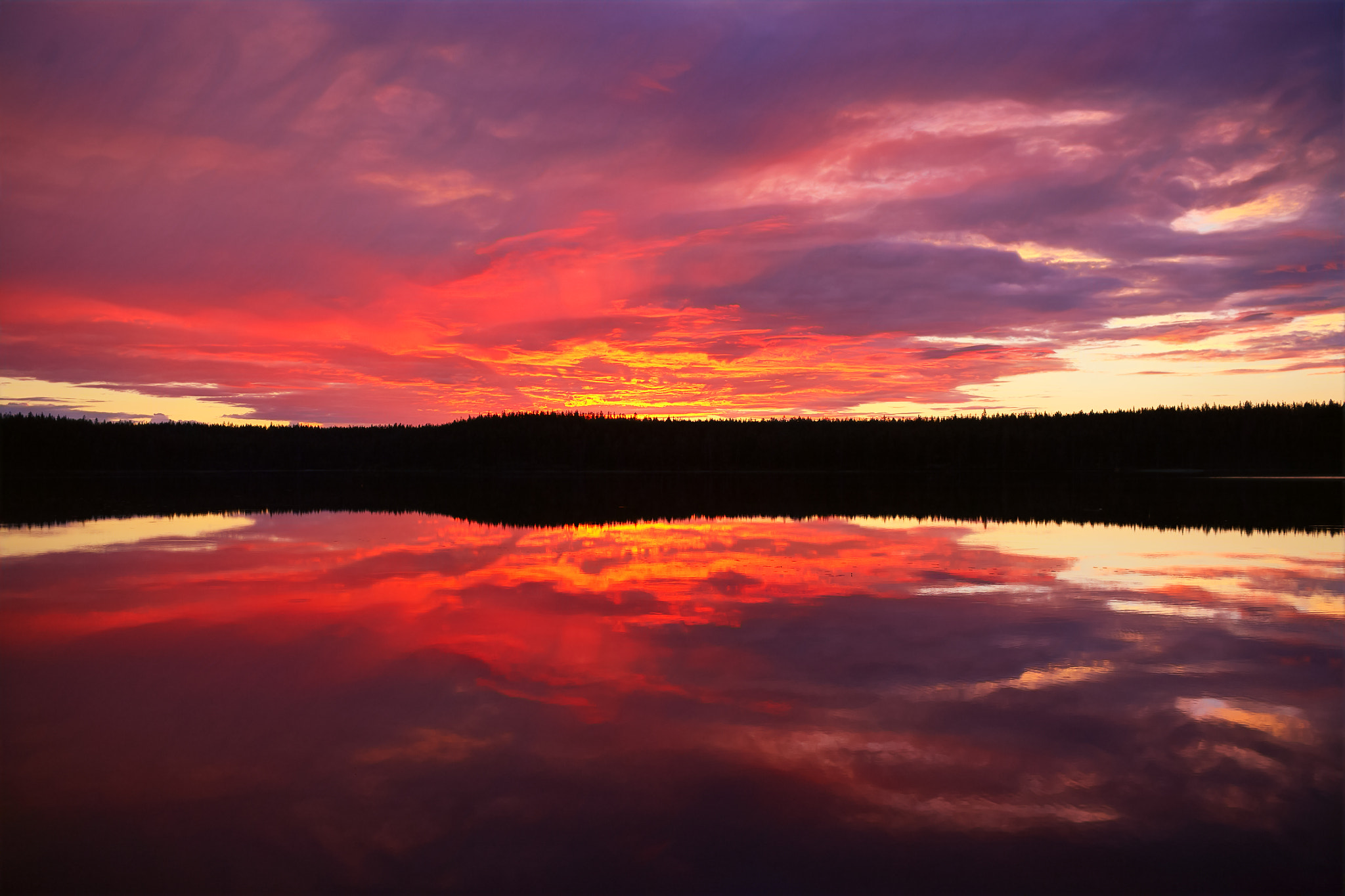 Canon EF 35mm F1.4L USM sample photo. Sunset on the lake photography