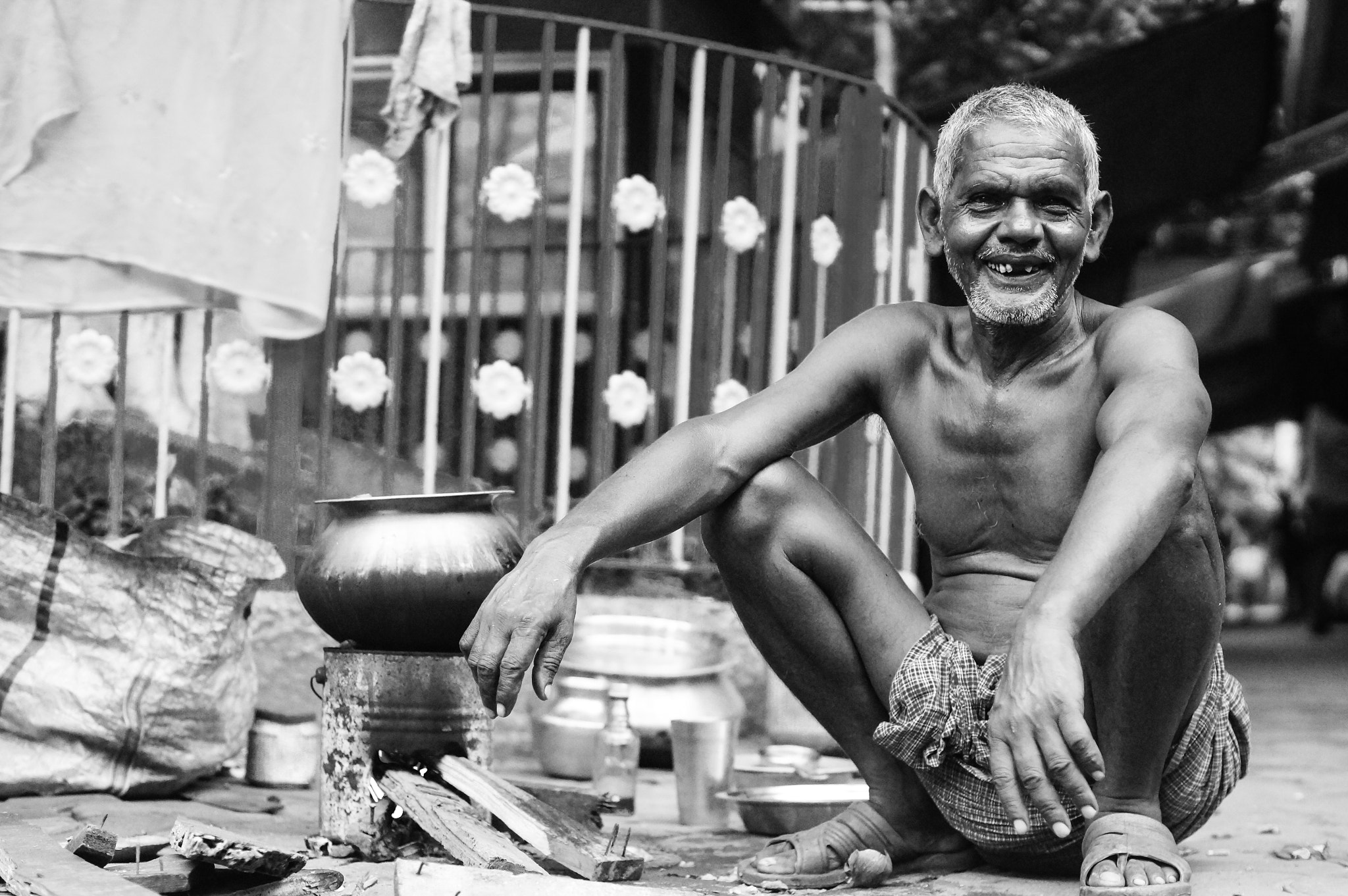 Sony SLT-A37 + Sony DT 50mm F1.8 SAM sample photo. From his own words, he proclaims to make the best fish curry from the whole of bengal. photography