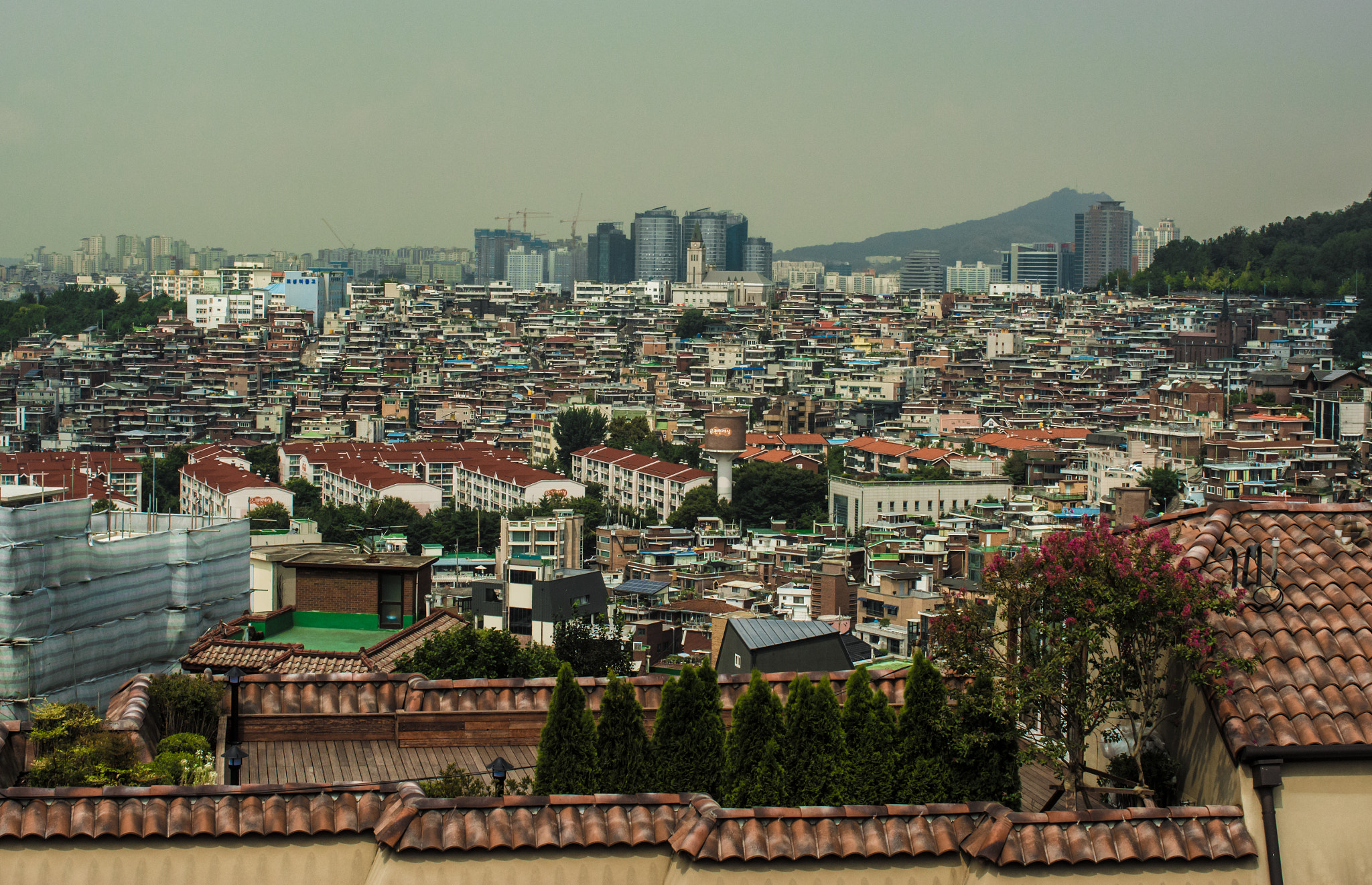 Nikon D7100 + AF Zoom-Nikkor 35-70mm f/2.8D sample photo. Seoul rooftop photo photography