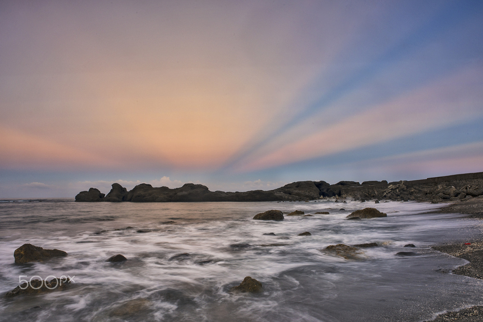 Nikon D610 + Nikon AF Nikkor 20mm F2.8D sample photo. 石雨傘 反霞光 photography