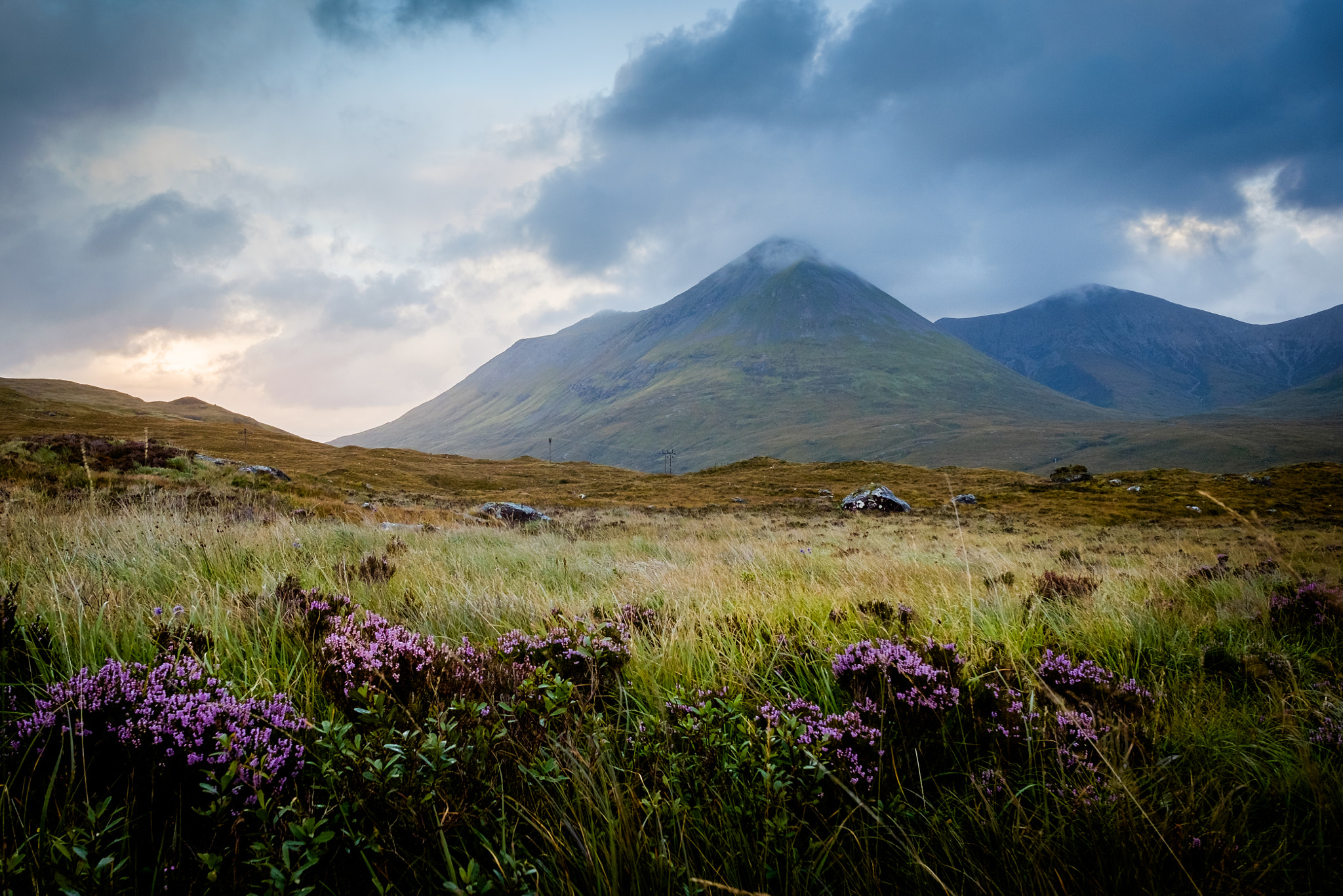 Fujifilm X-E2 + Fujifilm XF 14mm F2.8 R sample photo. Skye - cuillins mounts photography