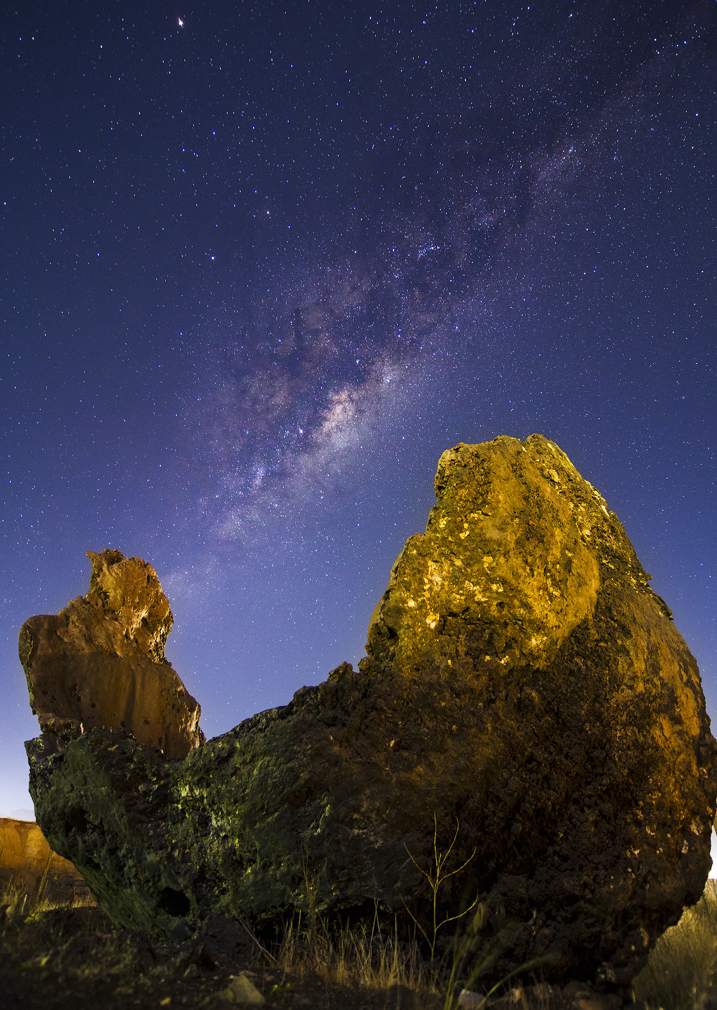 Tokina AT-X Pro 12-24mm F4 (IF) DX sample photo. Croissant rock & milky way photography