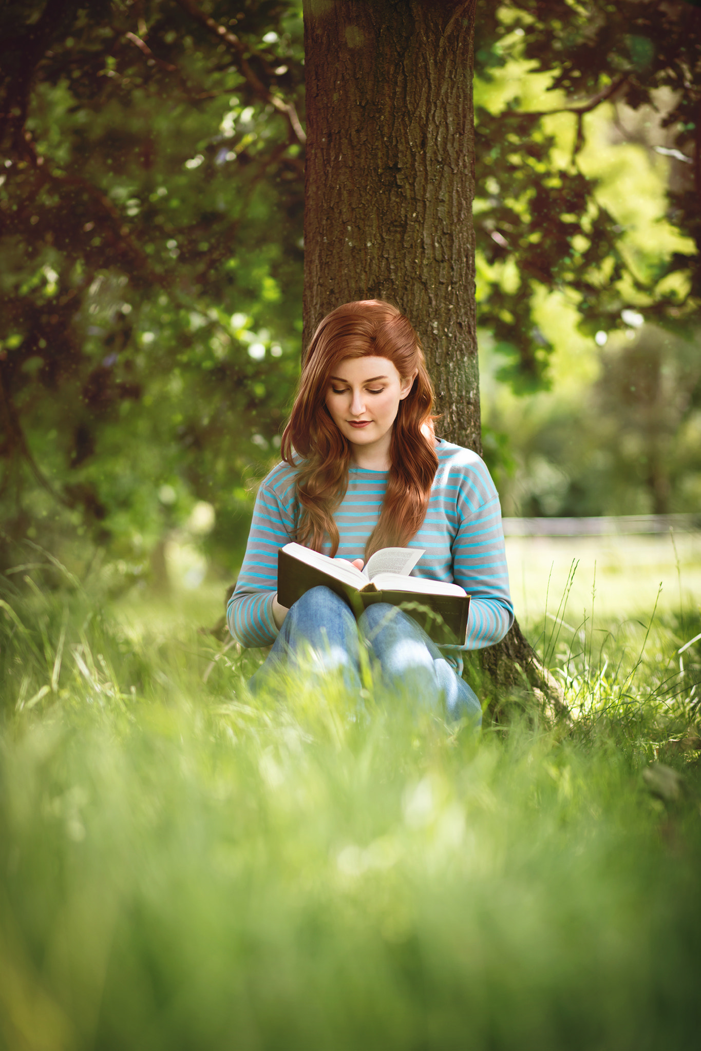 Canon EOS 5DS + Canon EF 85mm F1.8 USM sample photo. A girl. her book. photography