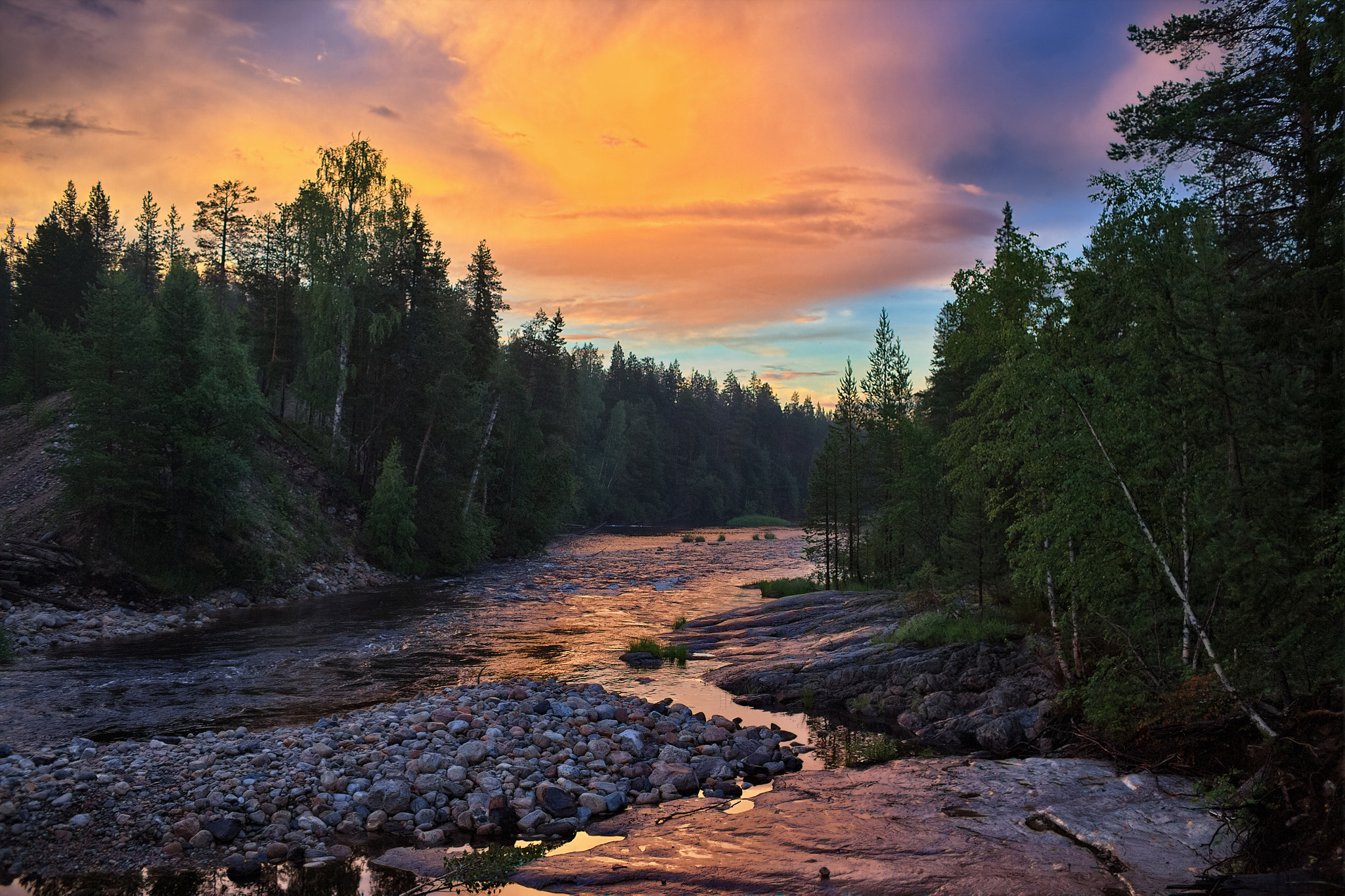 Canon EF 35mm F1.4L USM sample photo. Sunset on the river voinitsa photography