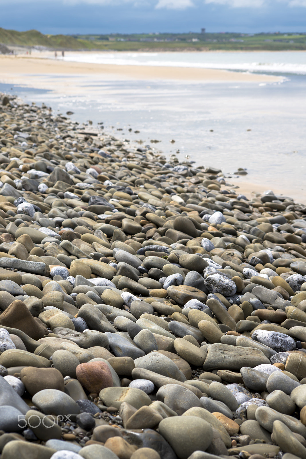 Sigma 70-300mm F4-5.6 APO DG Macro sample photo. Pebbled beach beside the links photography