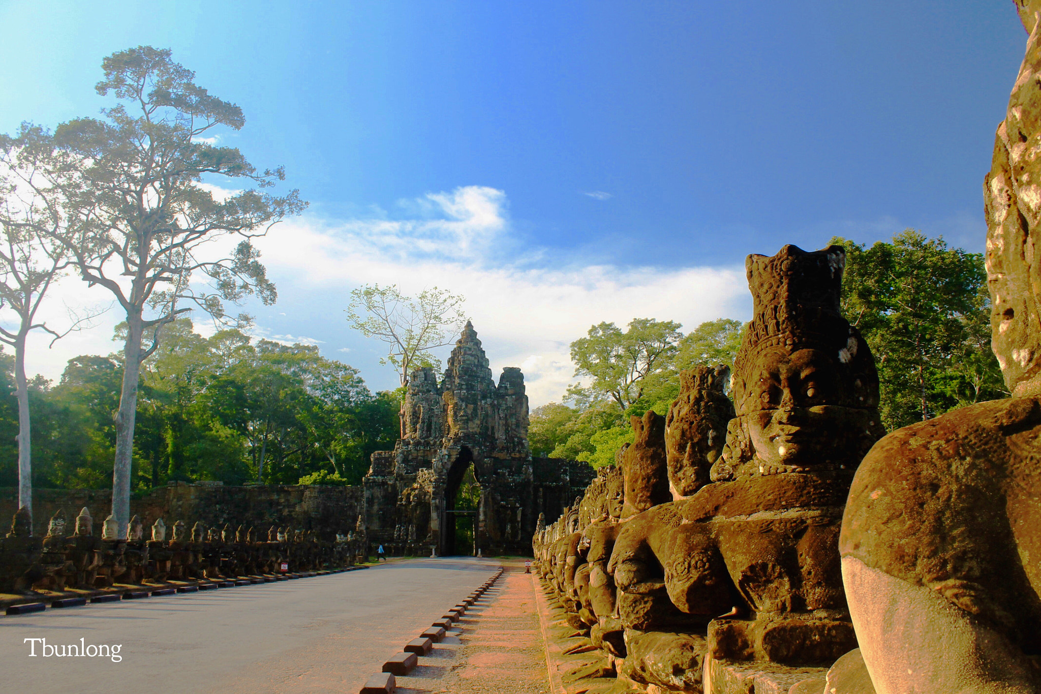 Canon EOS 1100D (EOS Rebel T3 / EOS Kiss X50) + Canon EF-S 18-55mm F3.5-5.6 IS II sample photo. Entrance gate to bayon temple. photography