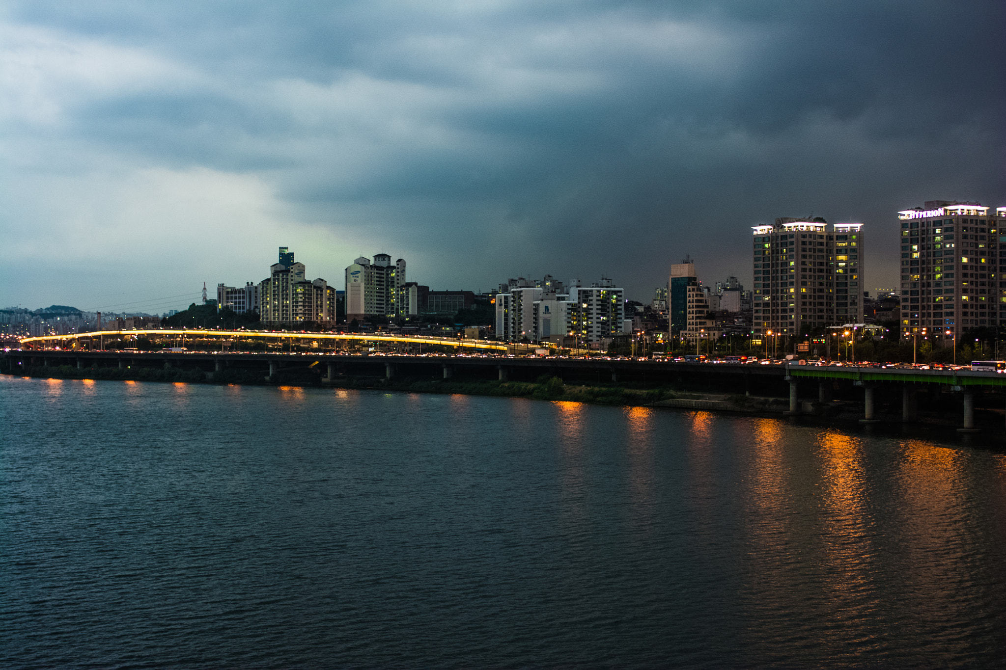 AF Zoom-Nikkor 35-70mm f/2.8D sample photo. Seoul into the lights photography