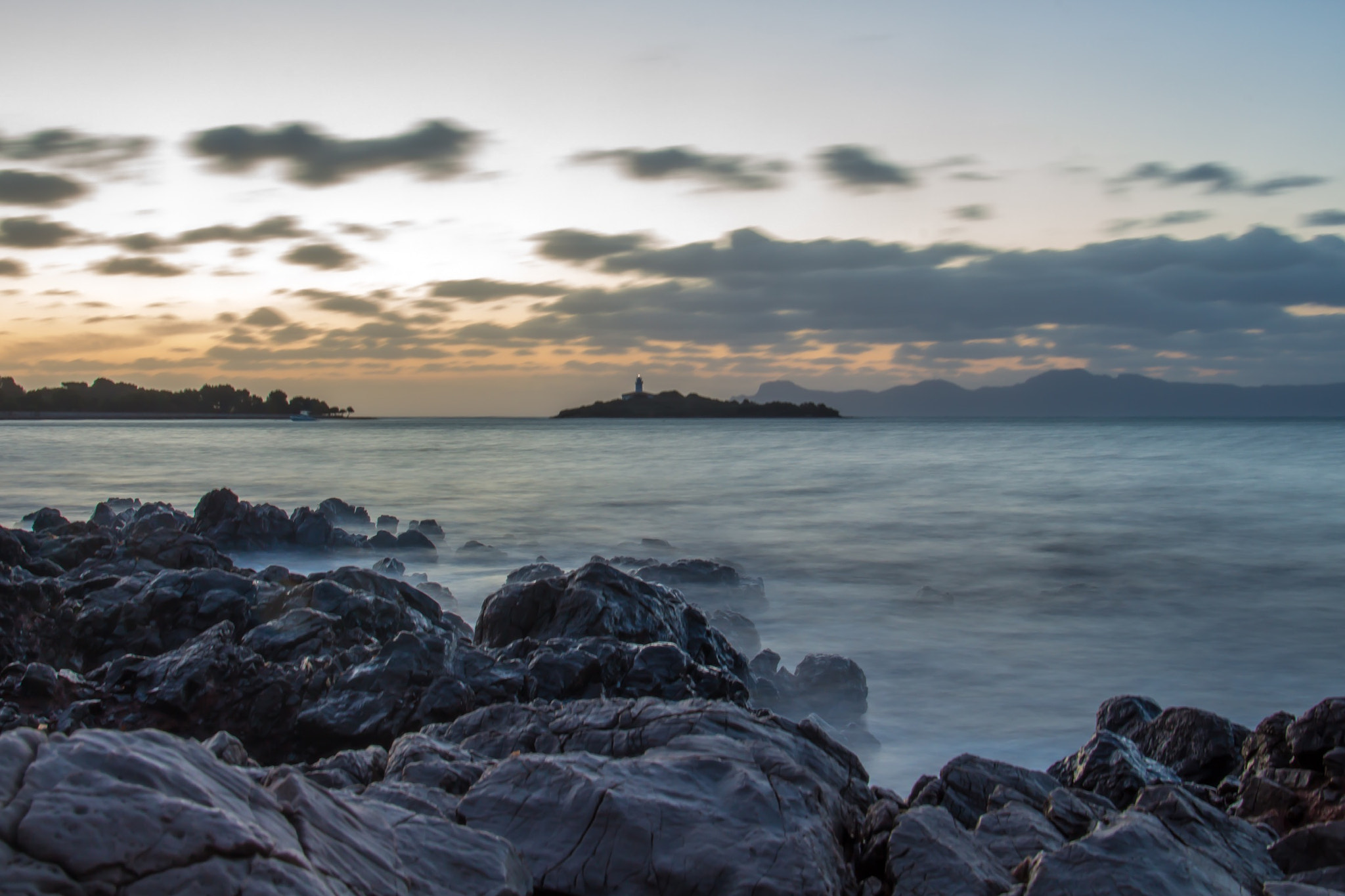 Canon EOS 700D (EOS Rebel T5i / EOS Kiss X7i) + Canon EF 24-105mm F3.5-5.6 IS STM sample photo. Sunrise at the alcudia lighthouse photography