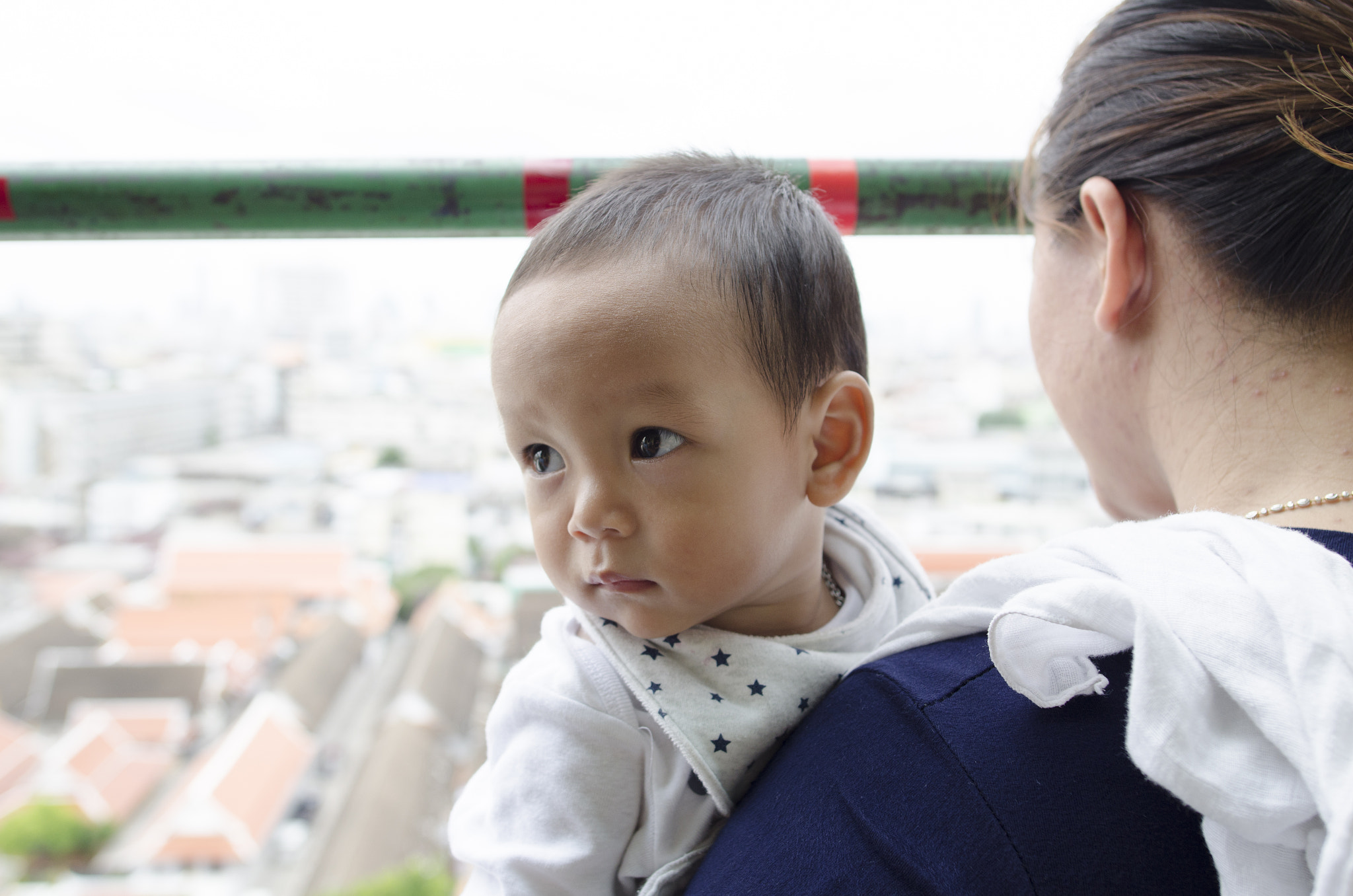 Nikon D7000 + Nikon AF-S Nikkor 20mm F1.8G ED sample photo. Baby in the moment photography