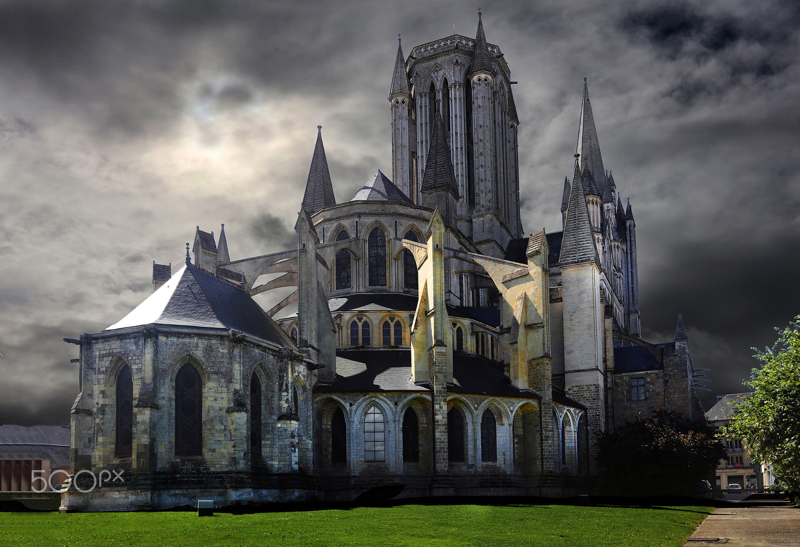 Canon EOS 5DS R + Canon EF 17-40mm F4L USM sample photo. Coutance cathedral. photography