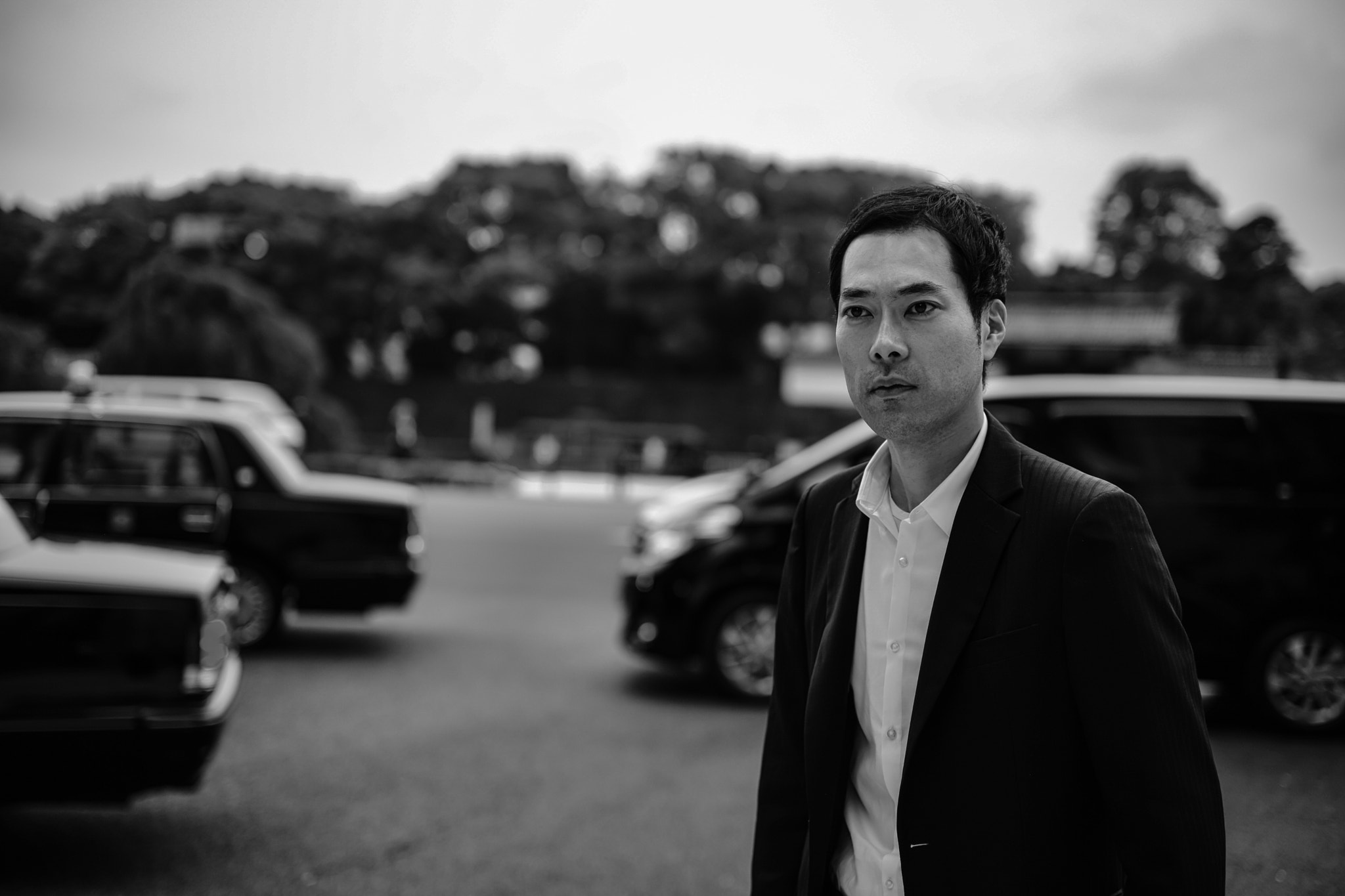 Leica APO-Summicron-M 50mm F2 ASPH sample photo. A man standing near emperor's palace in tokyo photography