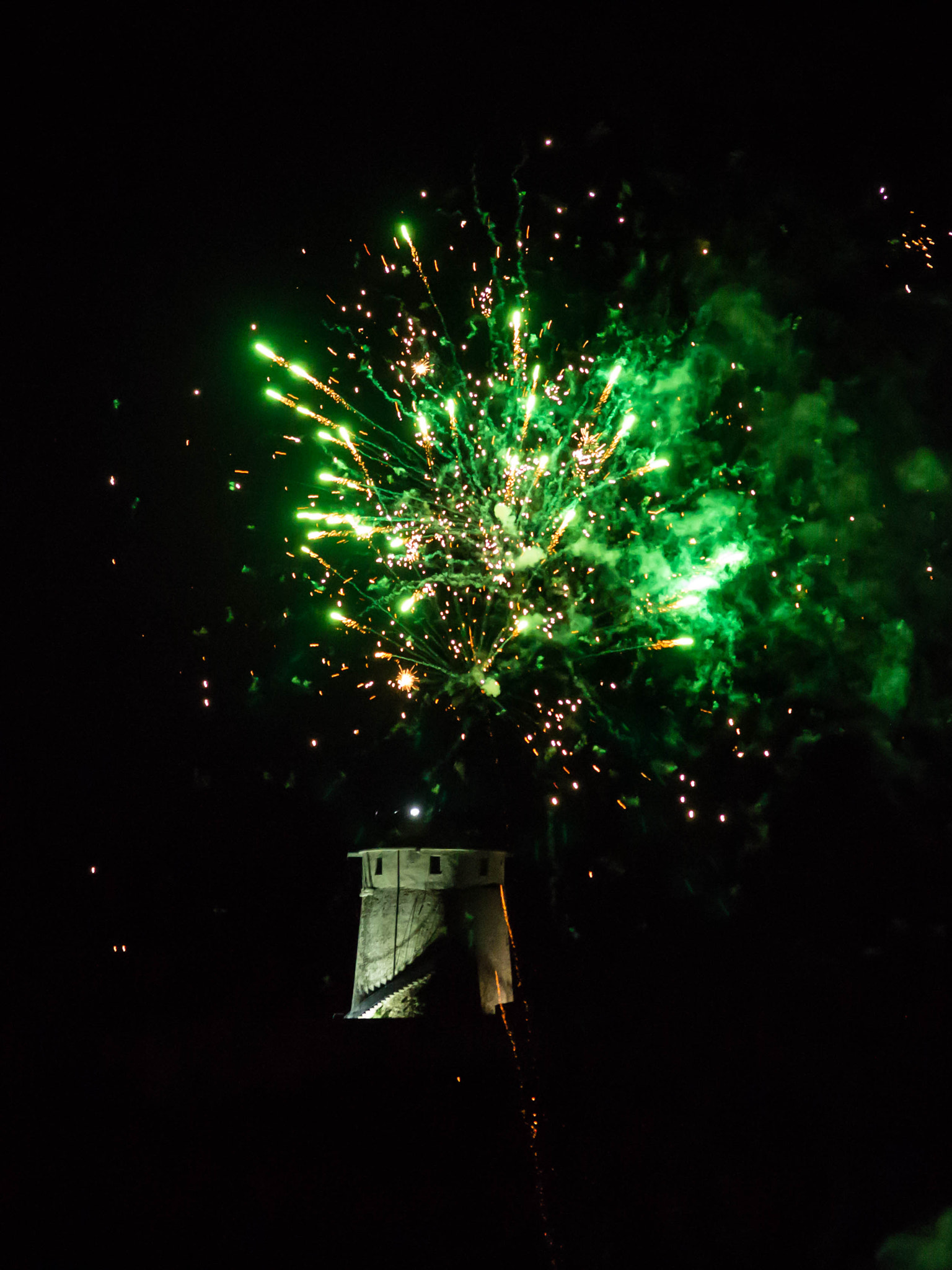 Canon EOS 60D + Sigma 50-500mm F4.5-6.3 DG OS HSM sample photo. Fireworks on the tower photography