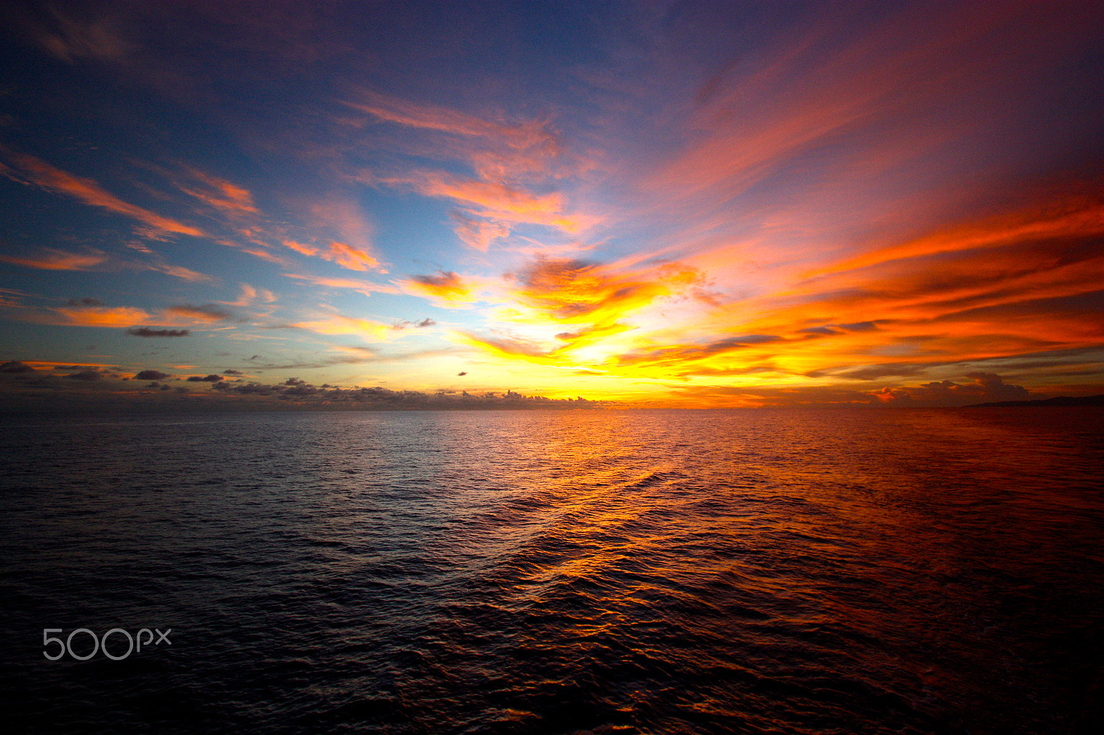 Canon EOS 450D (EOS Rebel XSi / EOS Kiss X2) sample photo. Banda sea sunset photography