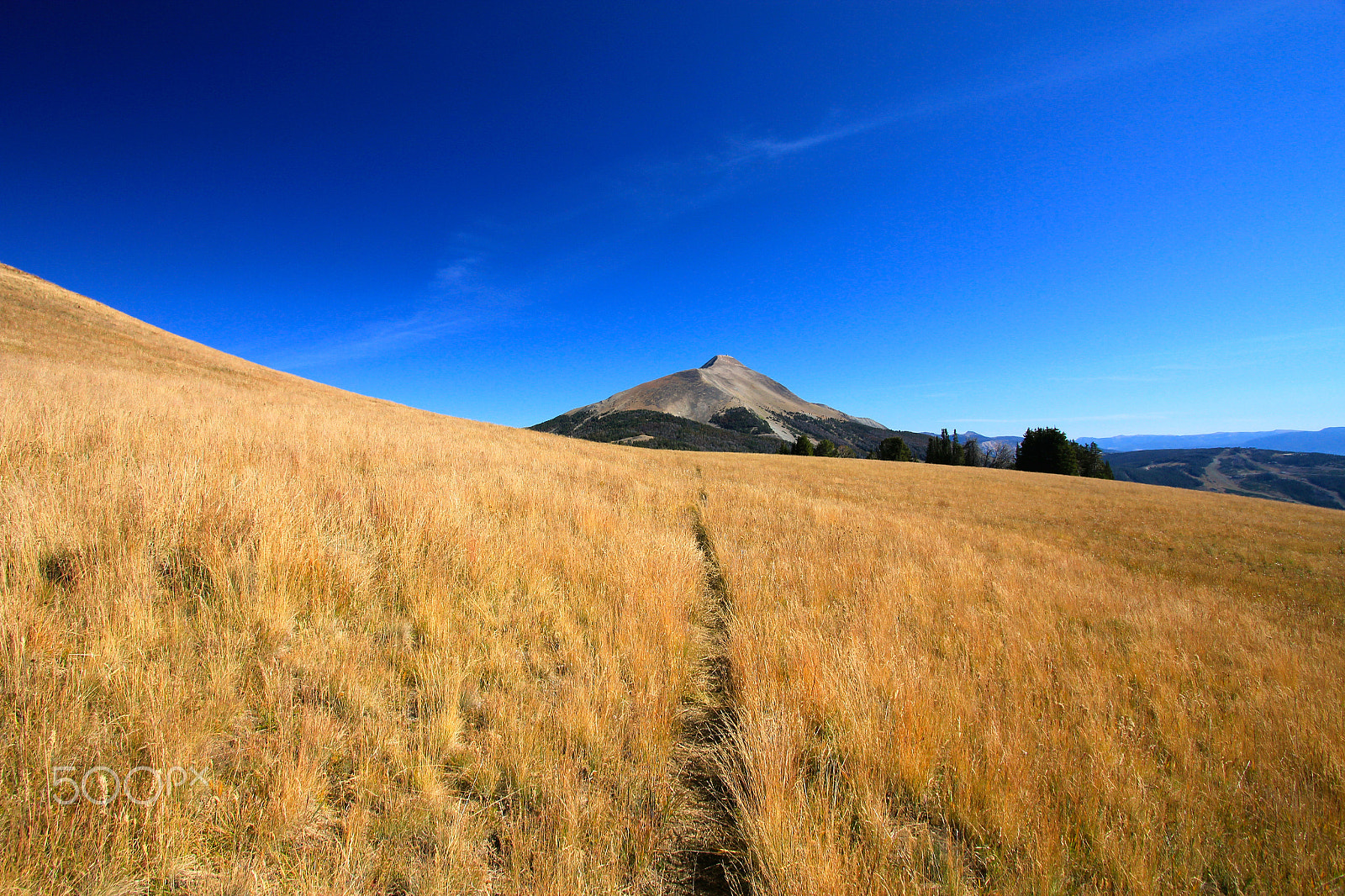 Canon EF-S 10-22mm F3.5-4.5 USM sample photo. Trail to lone mountain photography