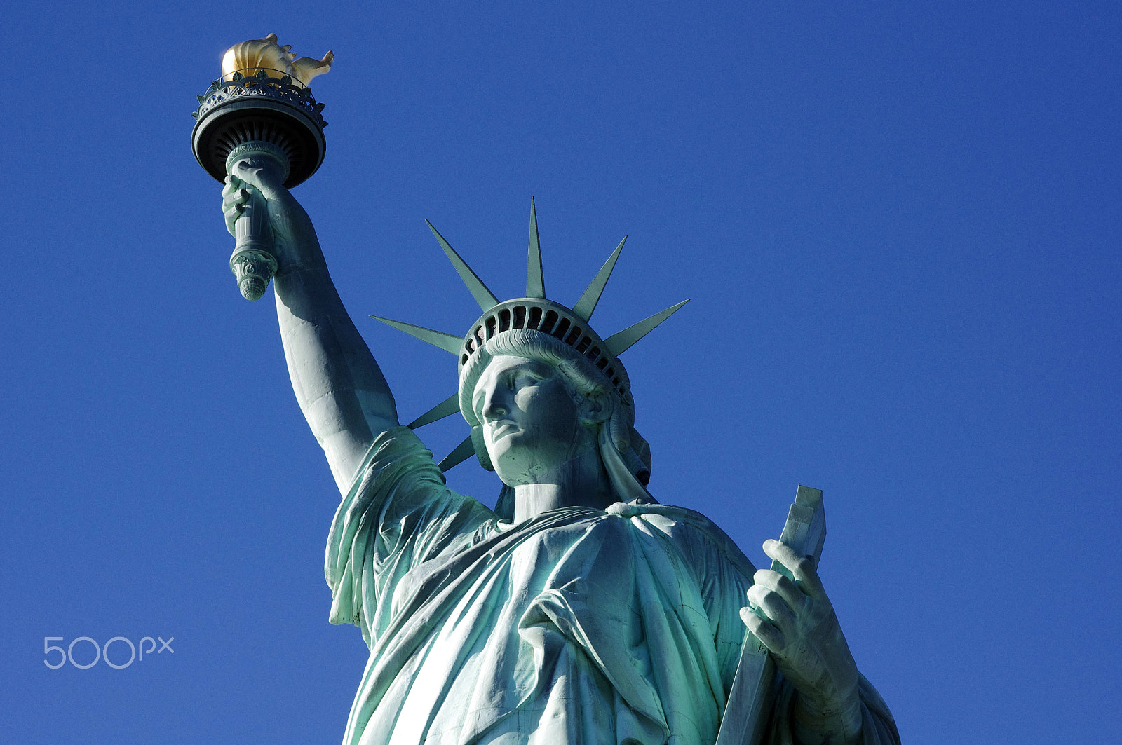 Pentax K-r sample photo. Statue of liberty close in colors photography